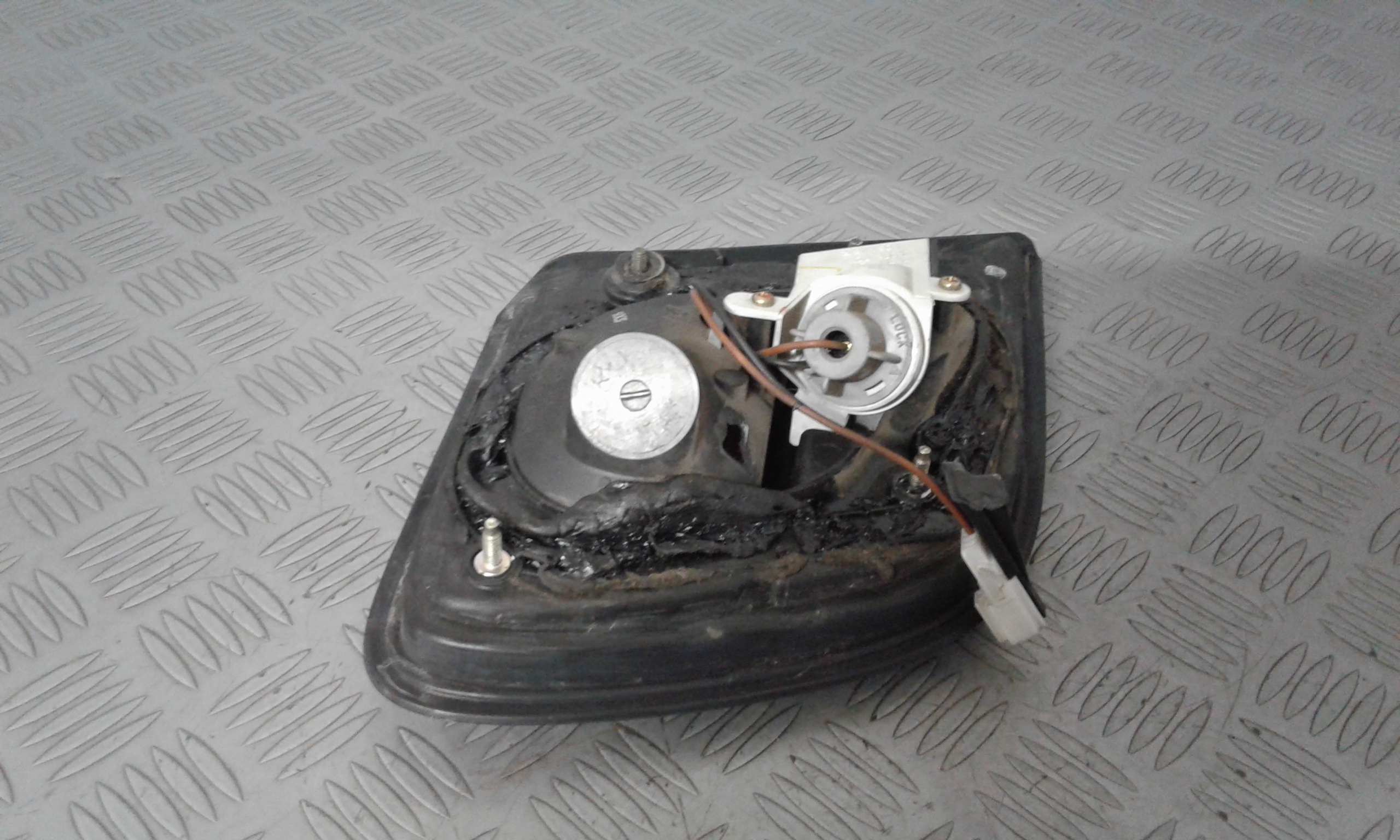 Stop Posteriore Destro Integrato nel Portello NISSAN Primera Berlina