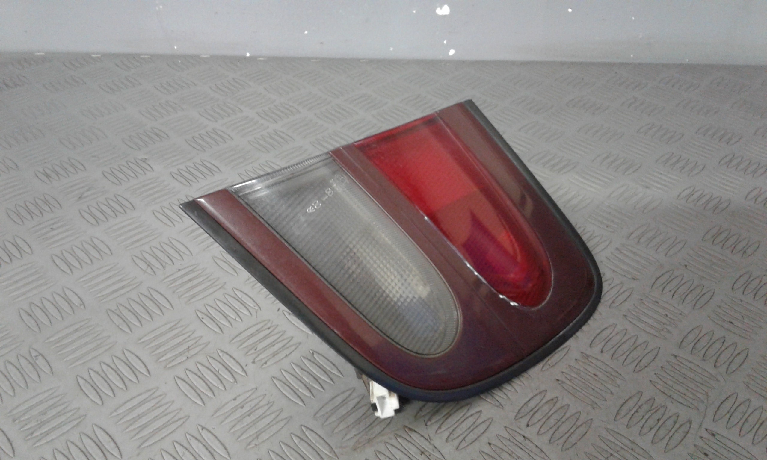 Stop Posteriore Destro Integrato nel Portello NISSAN Primera Berlina