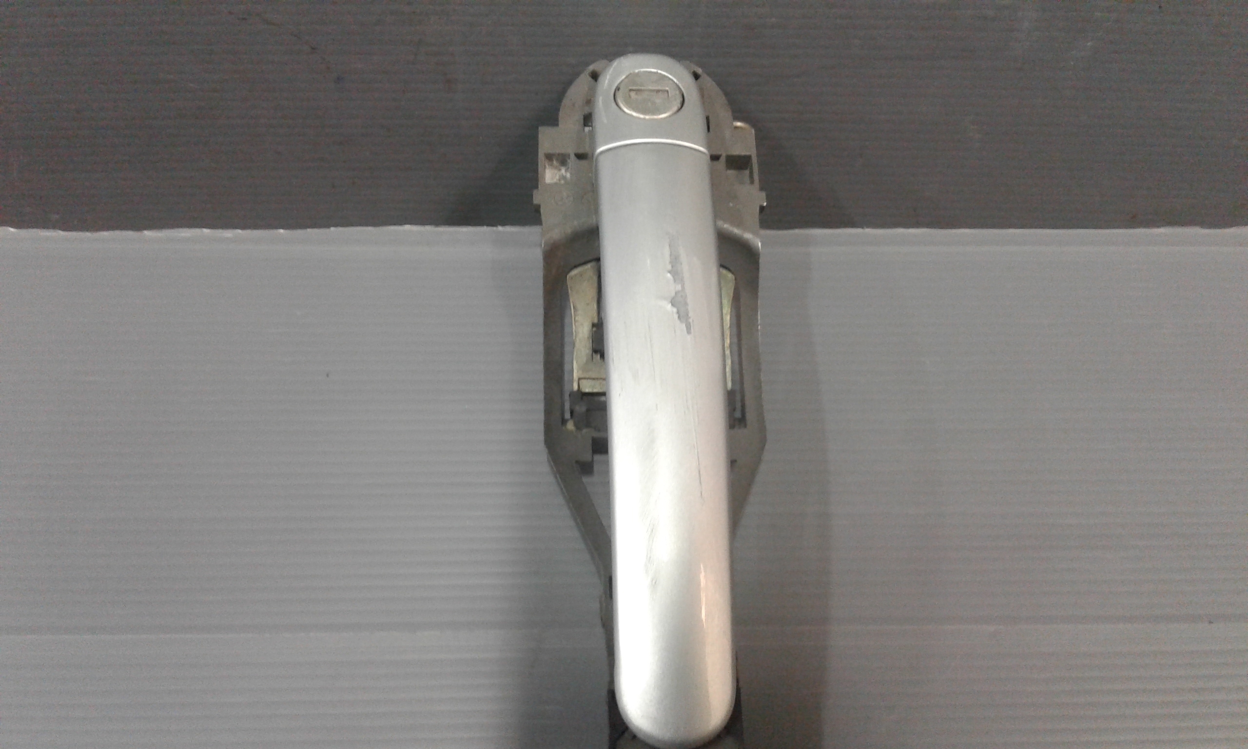 Maniglia esterna Anteriore Destra VOLKSWAGEN Polo 4 Serie