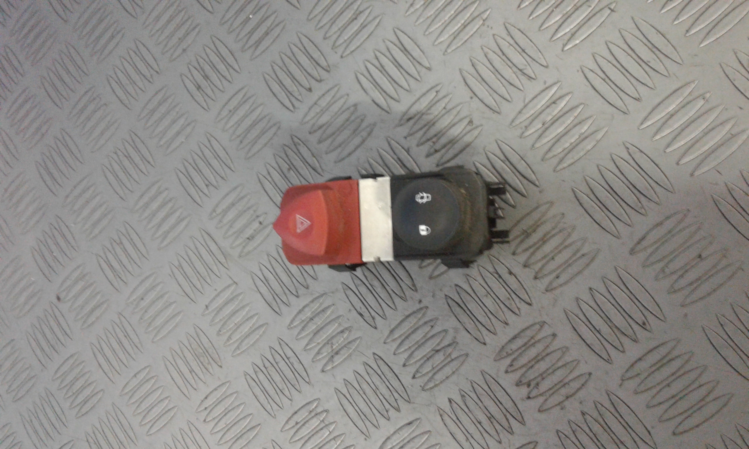 Pulsante luci di emergenza RENAULT Scenic 3 Serie