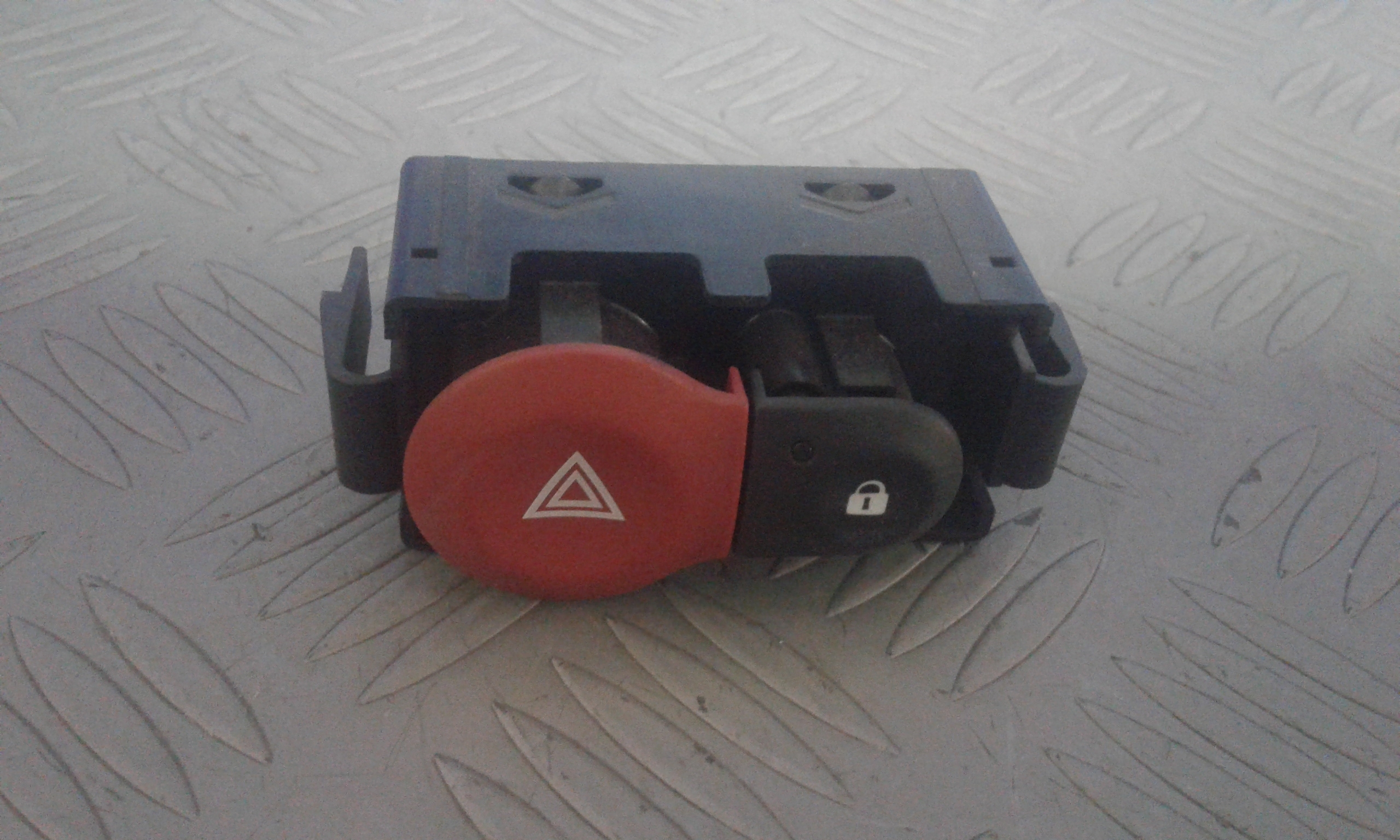 Pulsante luci di emergenza RENAULT Clio 5