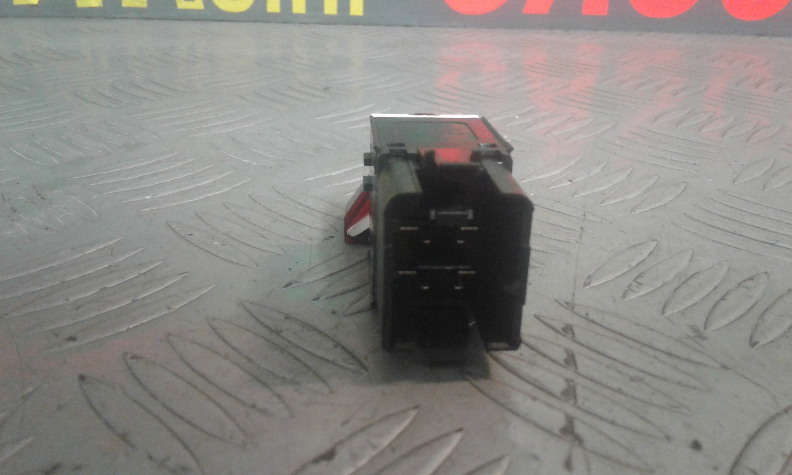 Pulsante luci di emergenza VOLKSWAGEN Touran 3 Serie