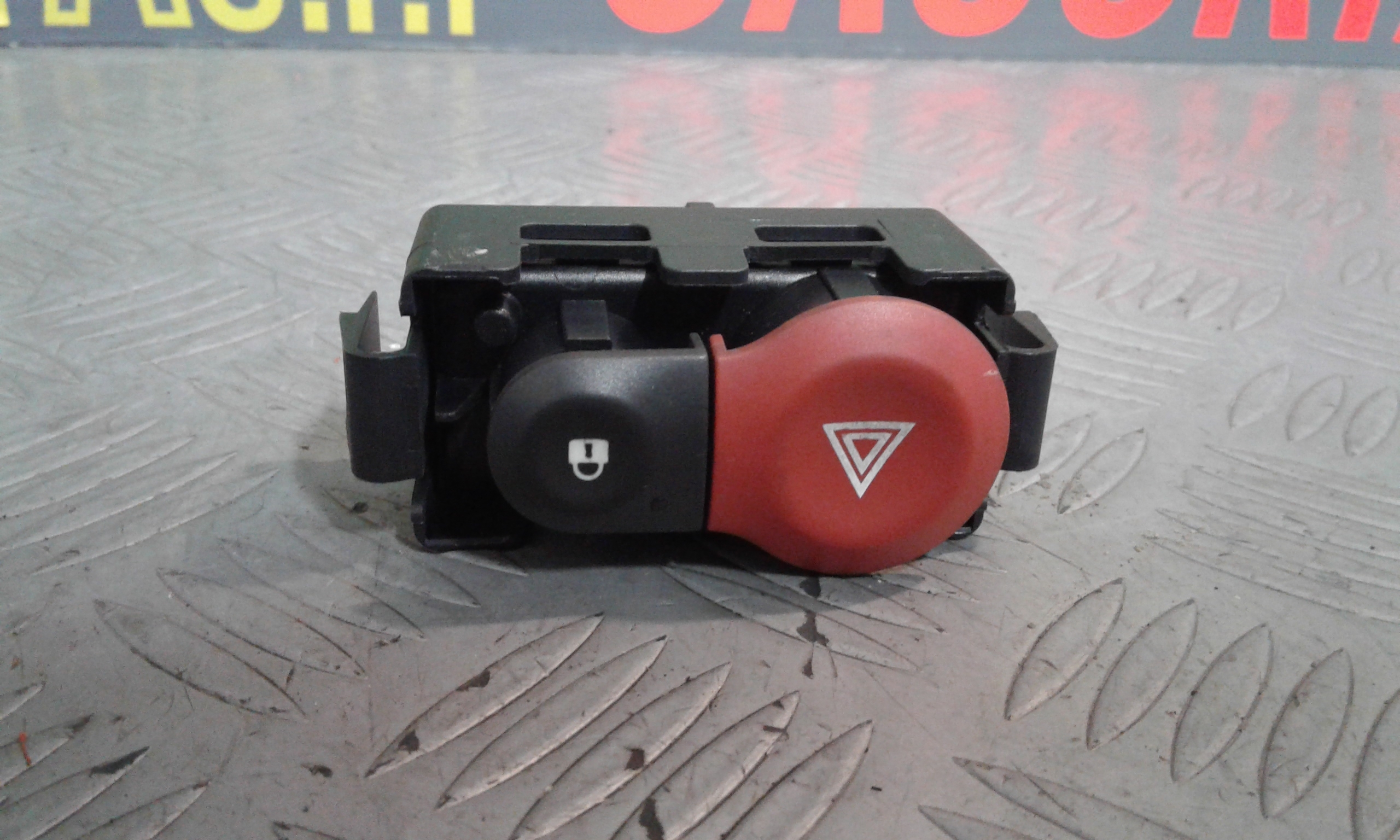 Pulsante luci di emergenza RENAULT Modus 2 Serie