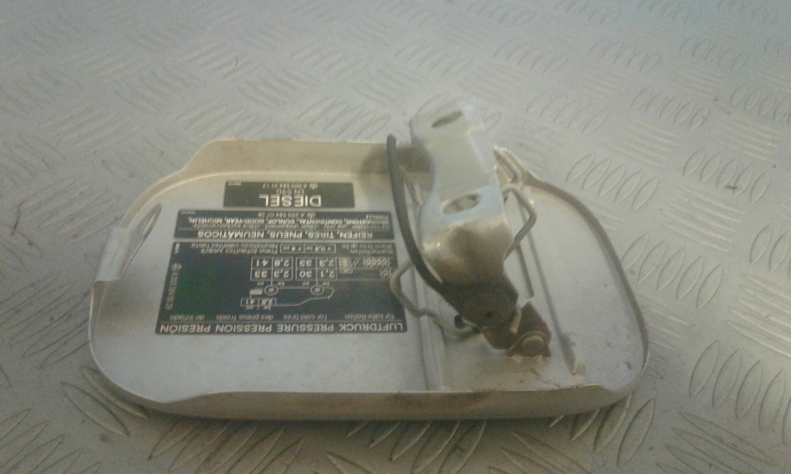 Sportellino Carburante MERCEDES Classe C Berlina W203