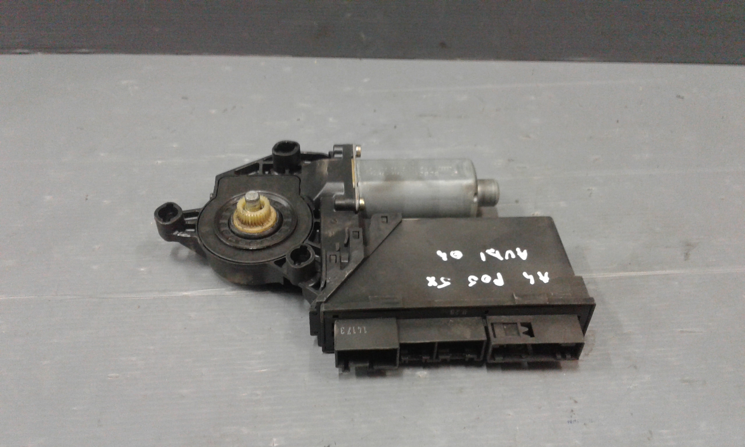 Motorino Alzavetro posteriore Sinistro AUDI A4 Berlina 2 Serie