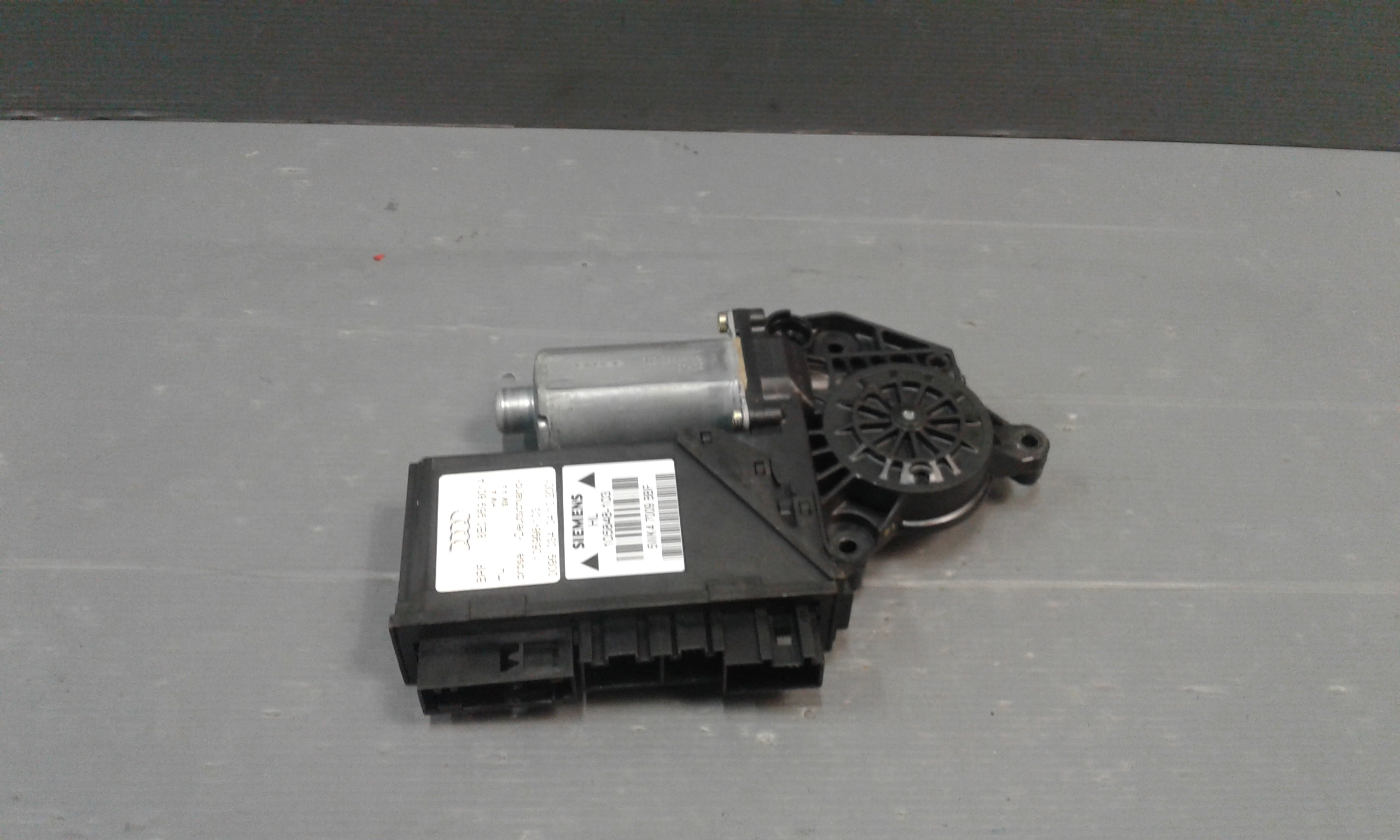 Motorino Alzavetro posteriore Sinistro AUDI A4 Berlina 2 Serie