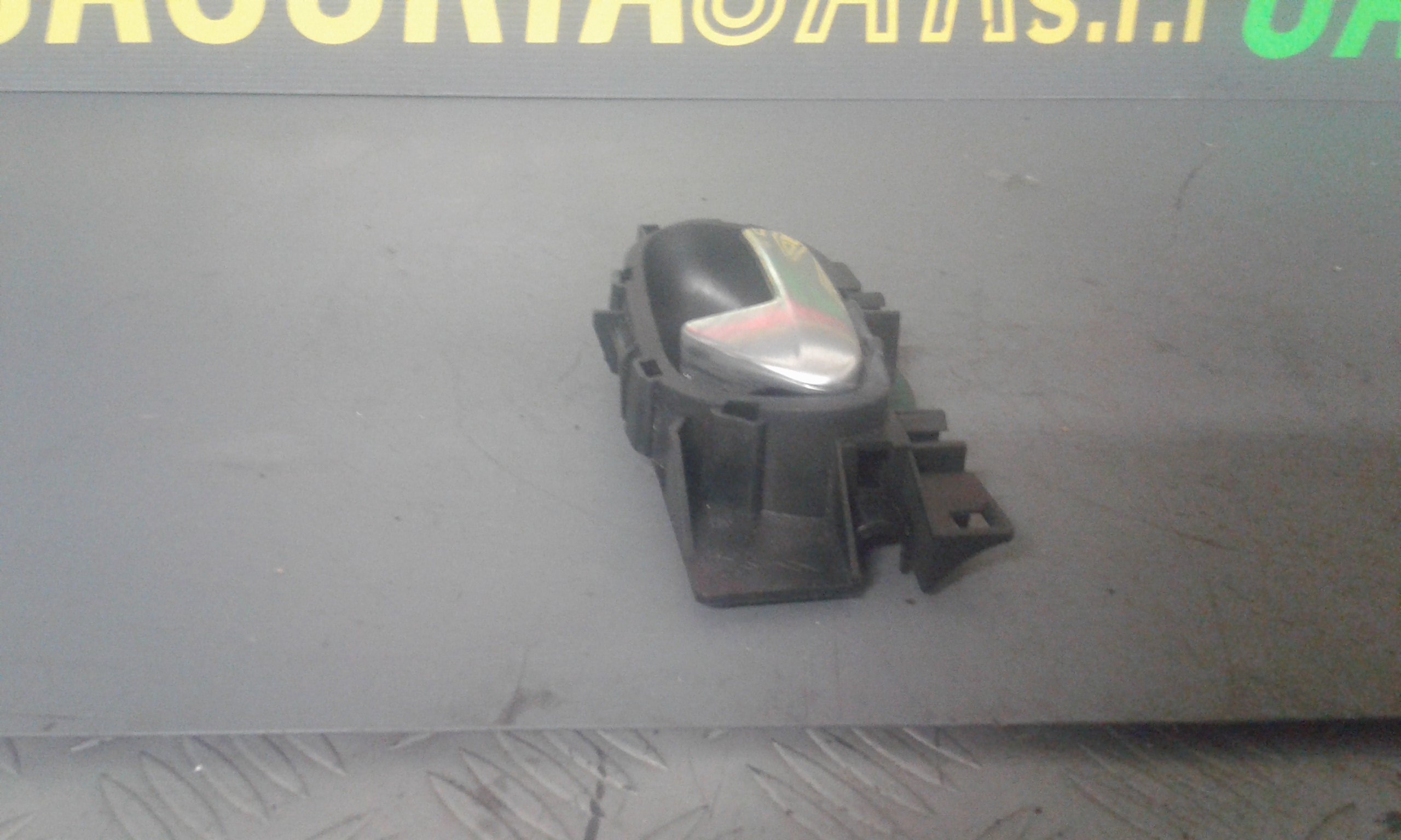 Maniglia interna anteriore Sinistra PEUGEOT 208 1 Serie