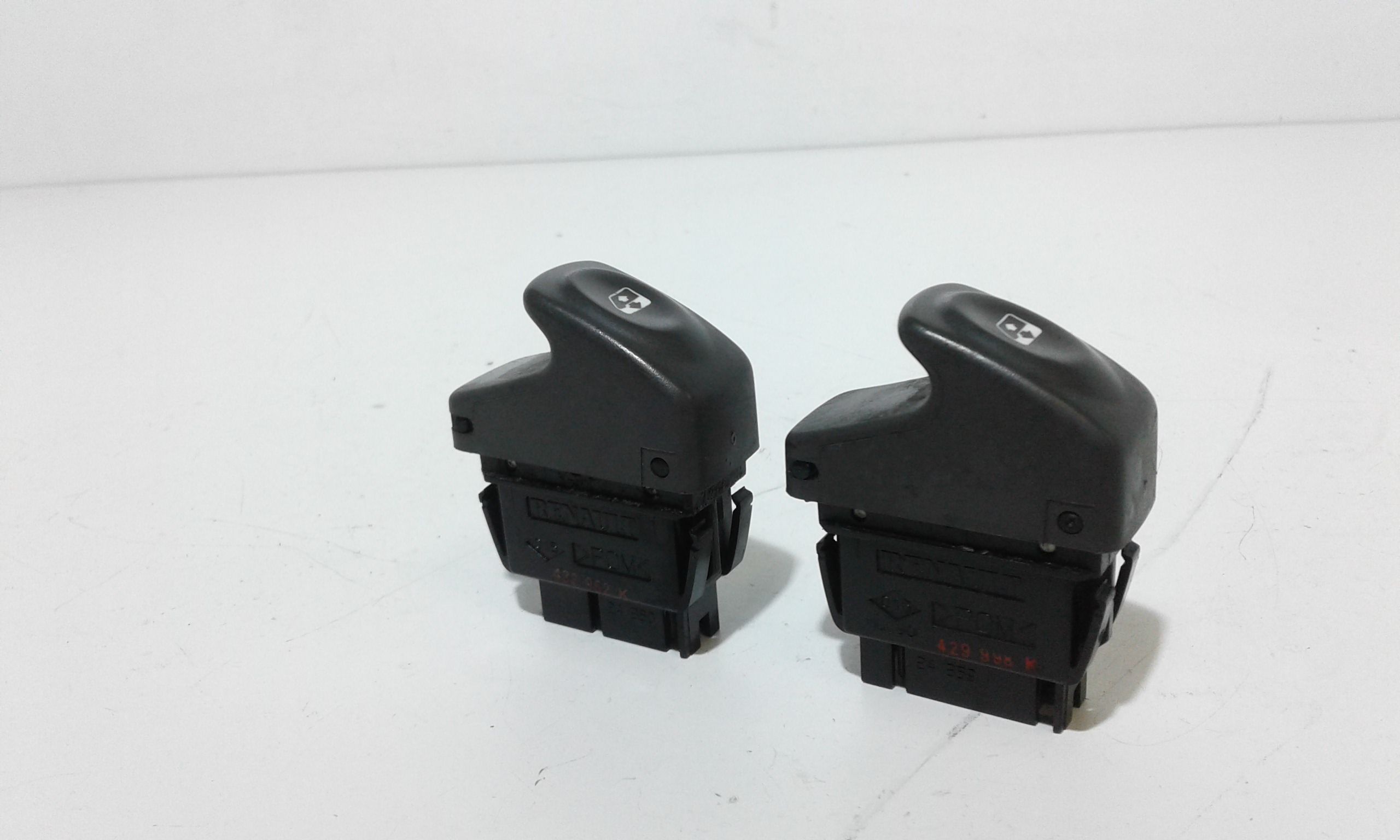 Pulsantiera Anteriore Sinistra Guida RENAULT Clio Serie (01>05)