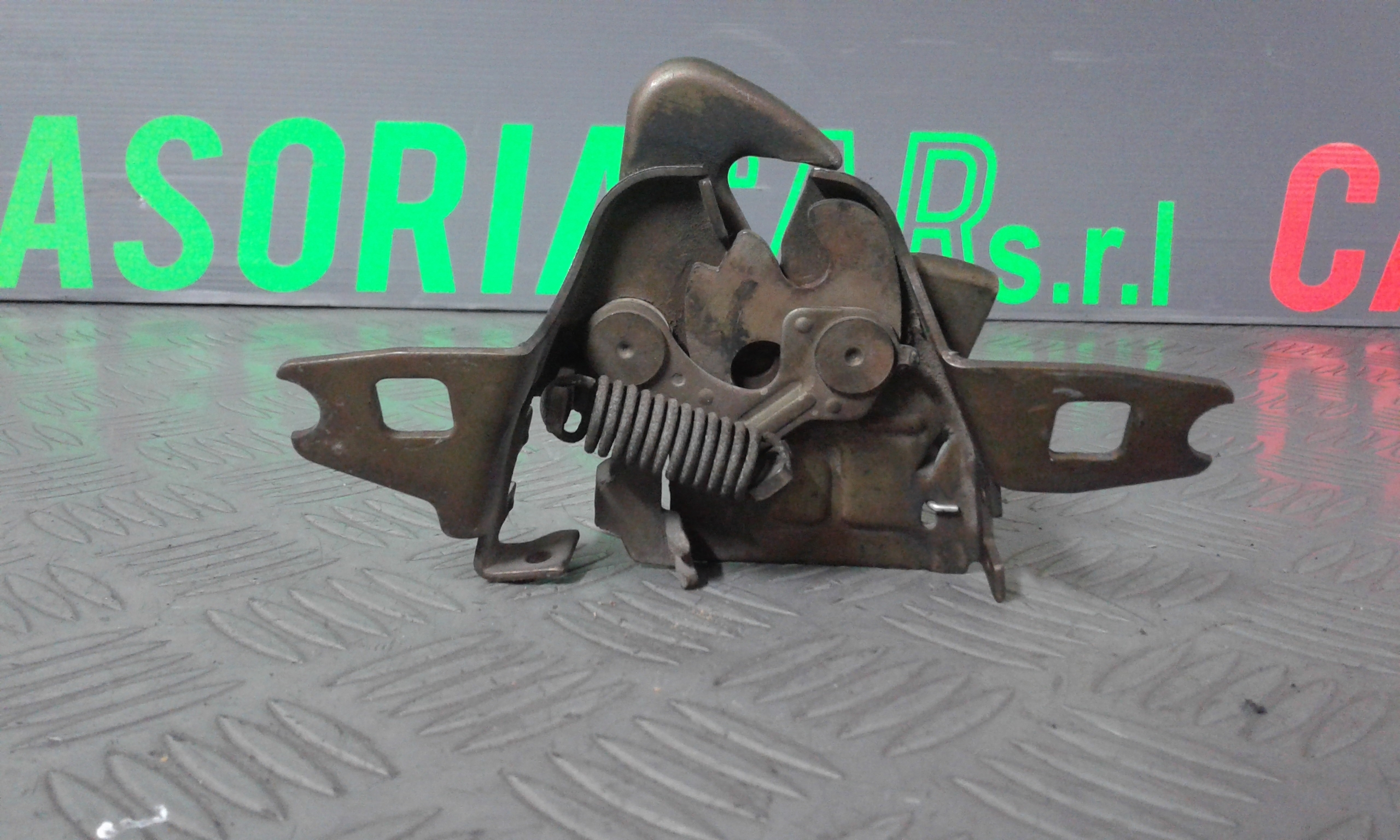 Serratura cofano anteriore VOLKSWAGEN Caddy 2 Serie