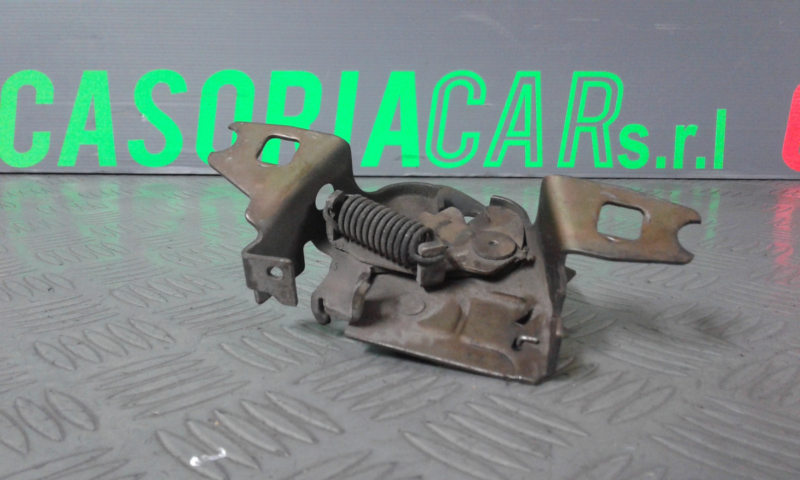 Serratura cofano anteriore VOLKSWAGEN Caddy 2 Serie