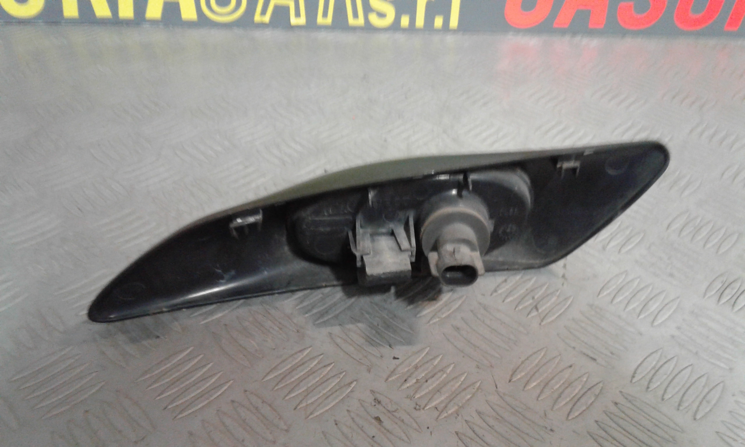 Freccia DX parafango IVECO Daily 3 Serie