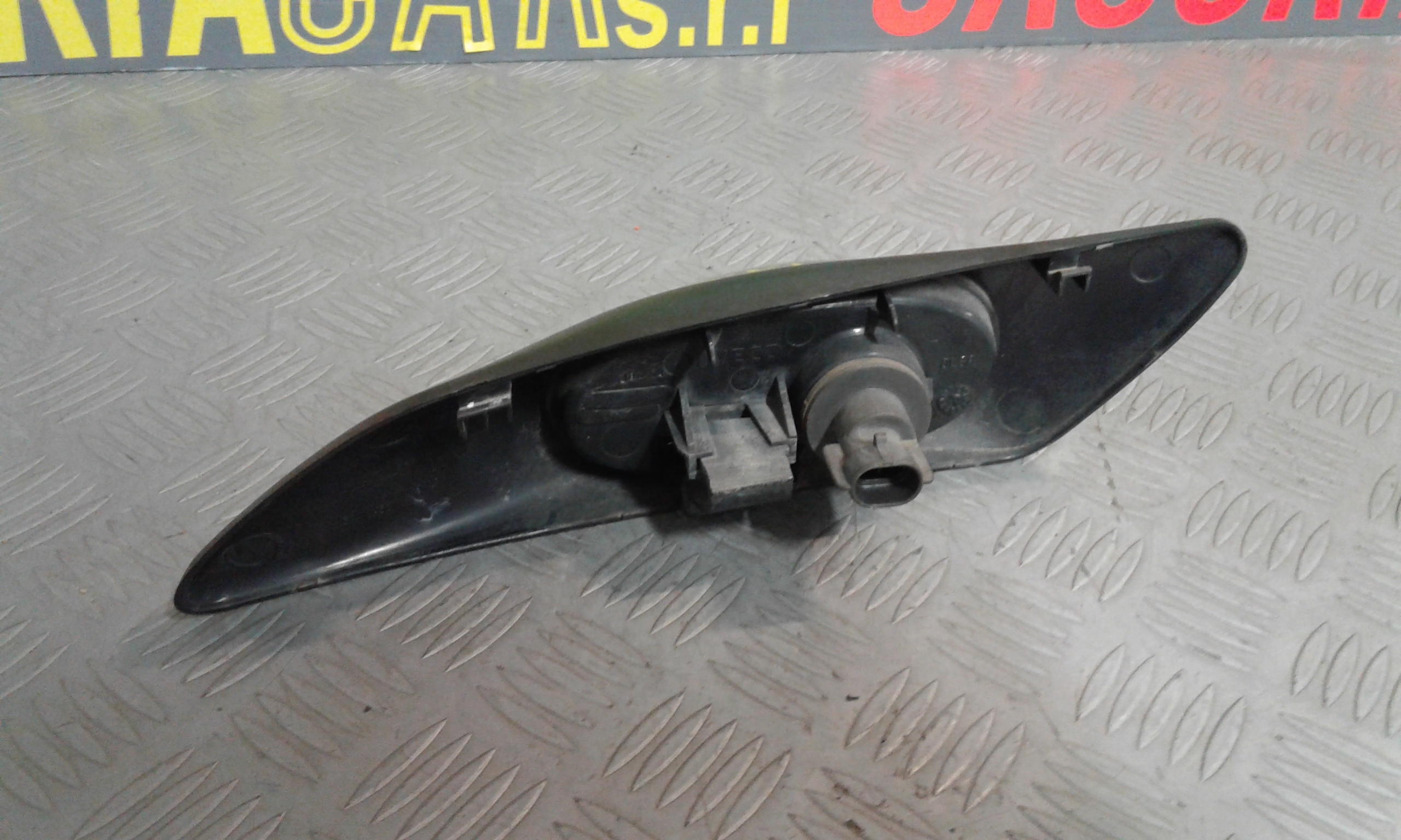 Freccia DX parafango IVECO Daily 3 Serie