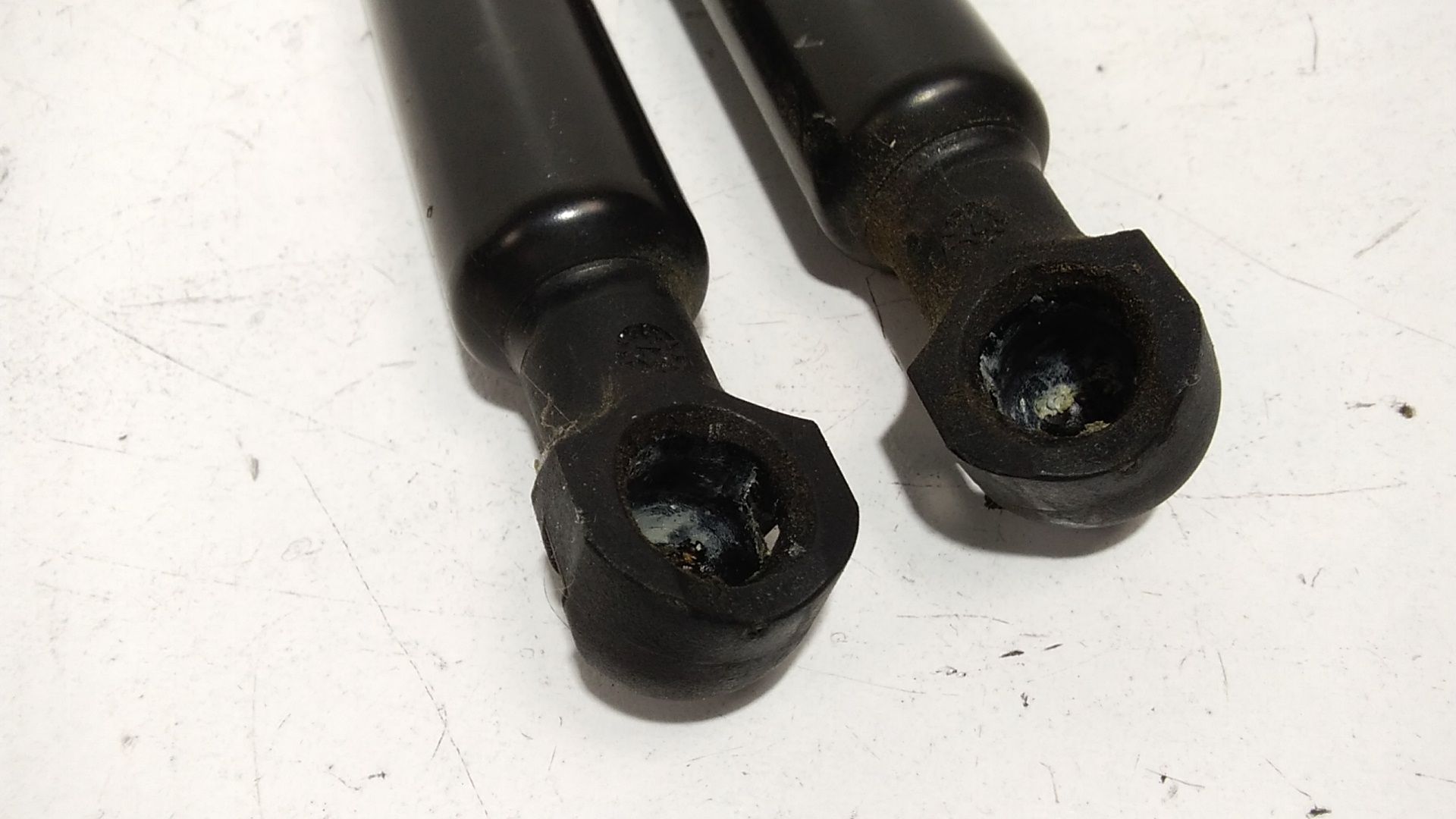 Pistoncini cofano Post. RENAULT Clio Serie IV (12>19)