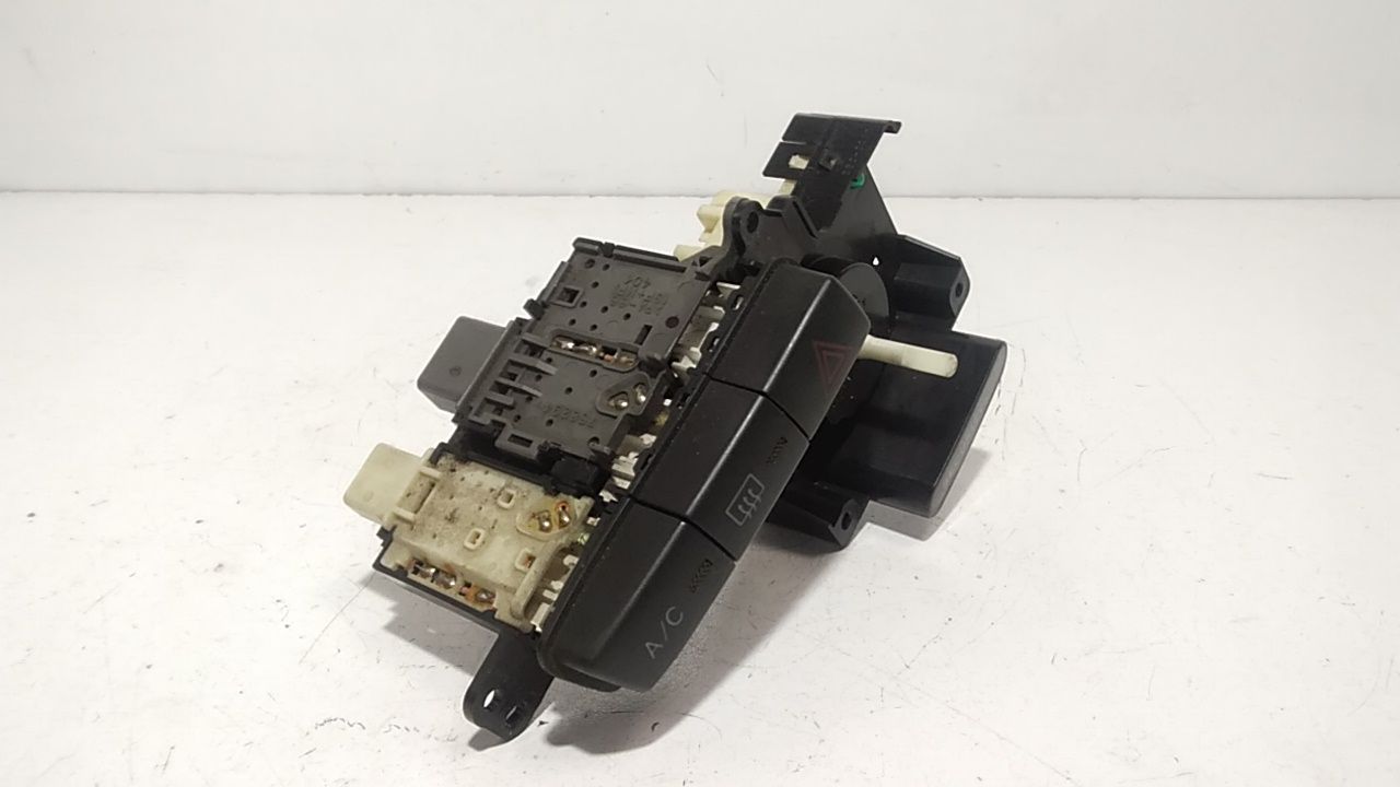 Pulsante luci di emergenza TOYOTA Yaris 2 Serie