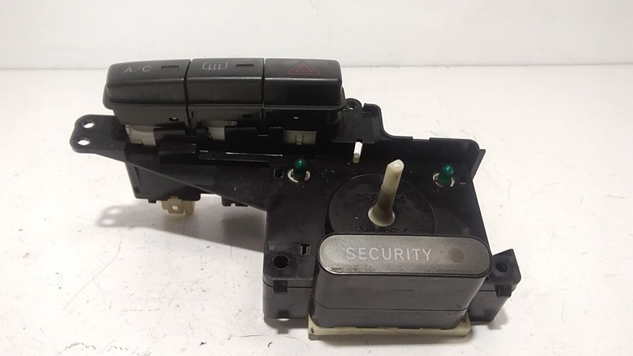 Pulsante luci di emergenza TOYOTA Yaris 2 Serie