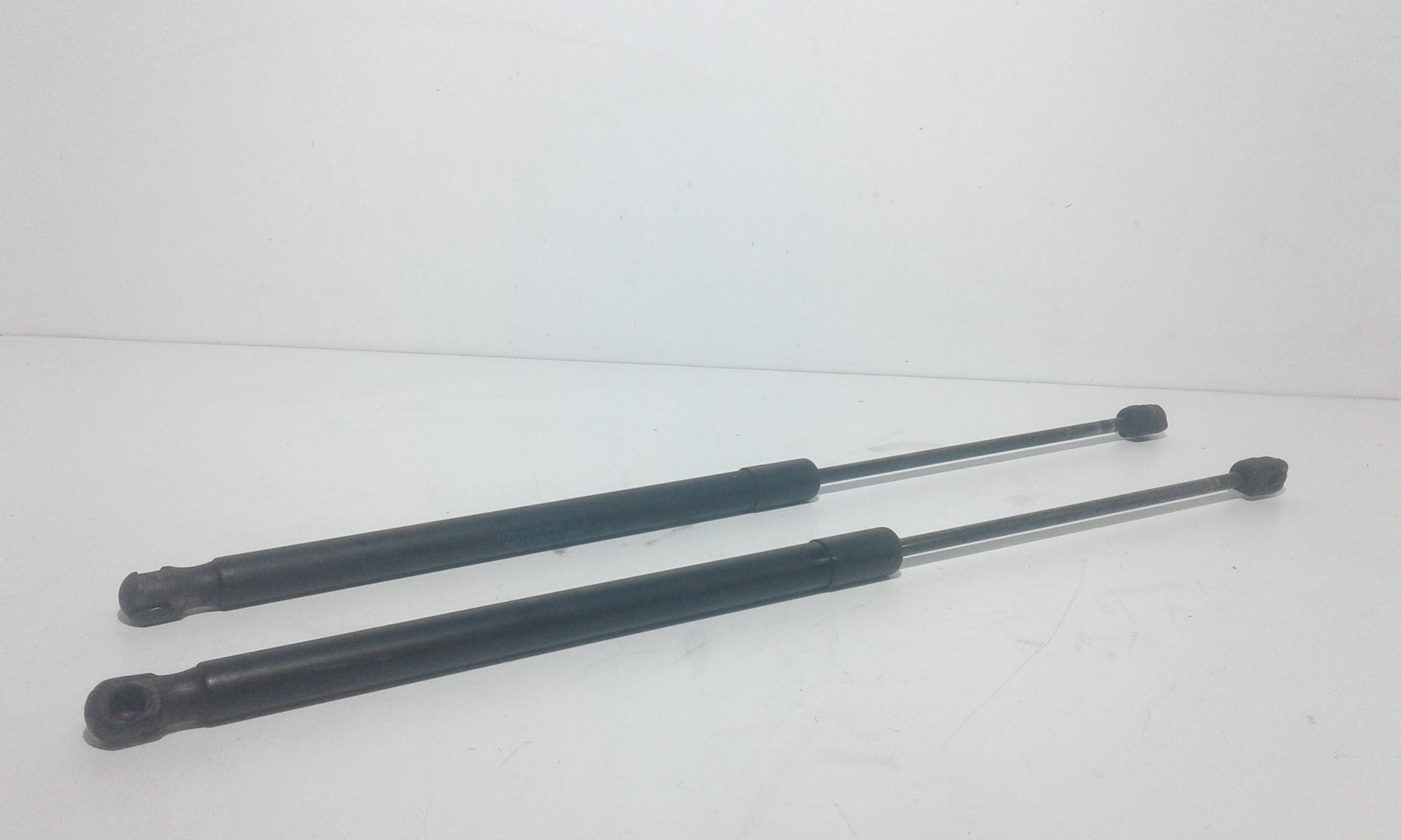 Pistoncini cofano Post. FORD Fiesta 6 Serie