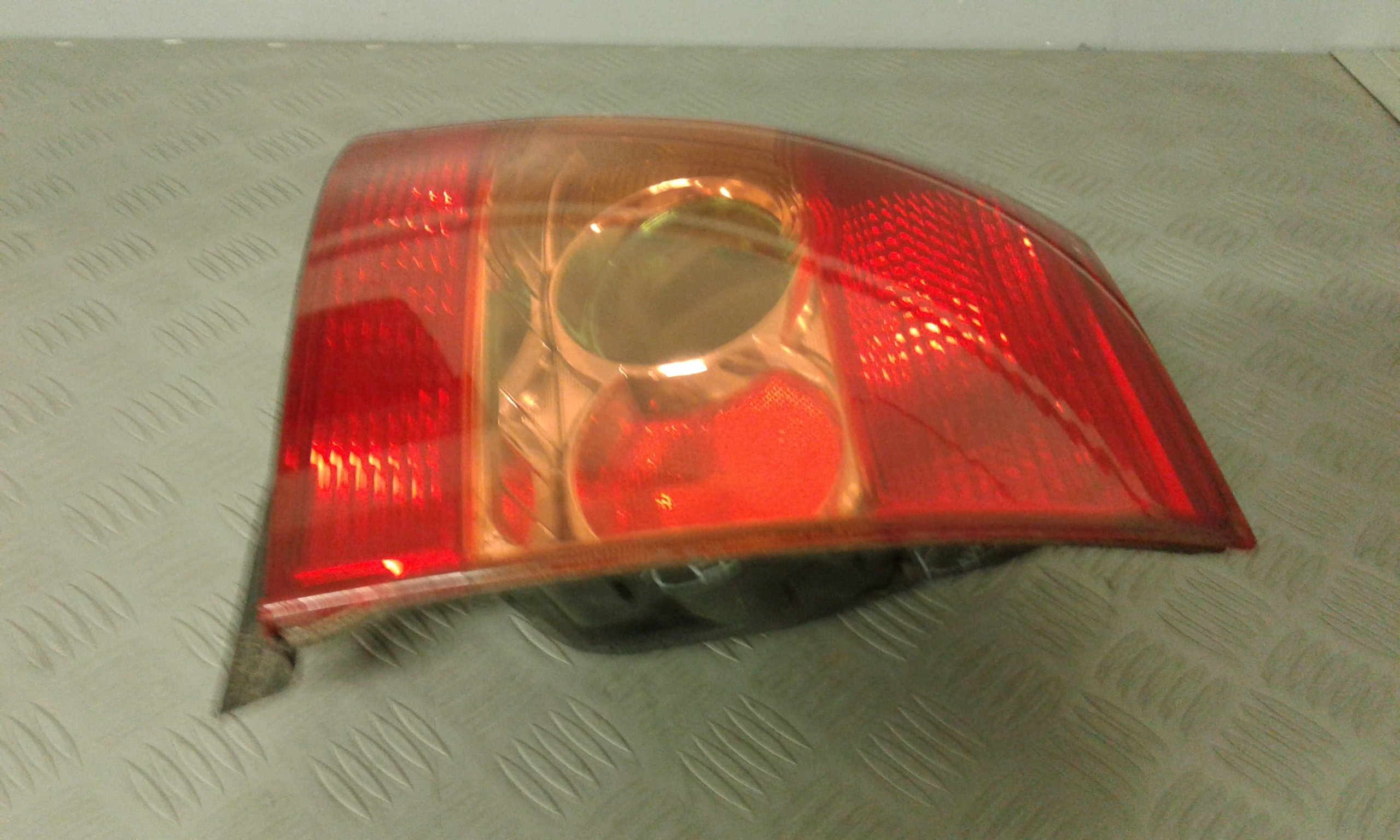 Stop Posteriore sinistro lato Guida TOYOTA Corolla Berlina 4 Serie