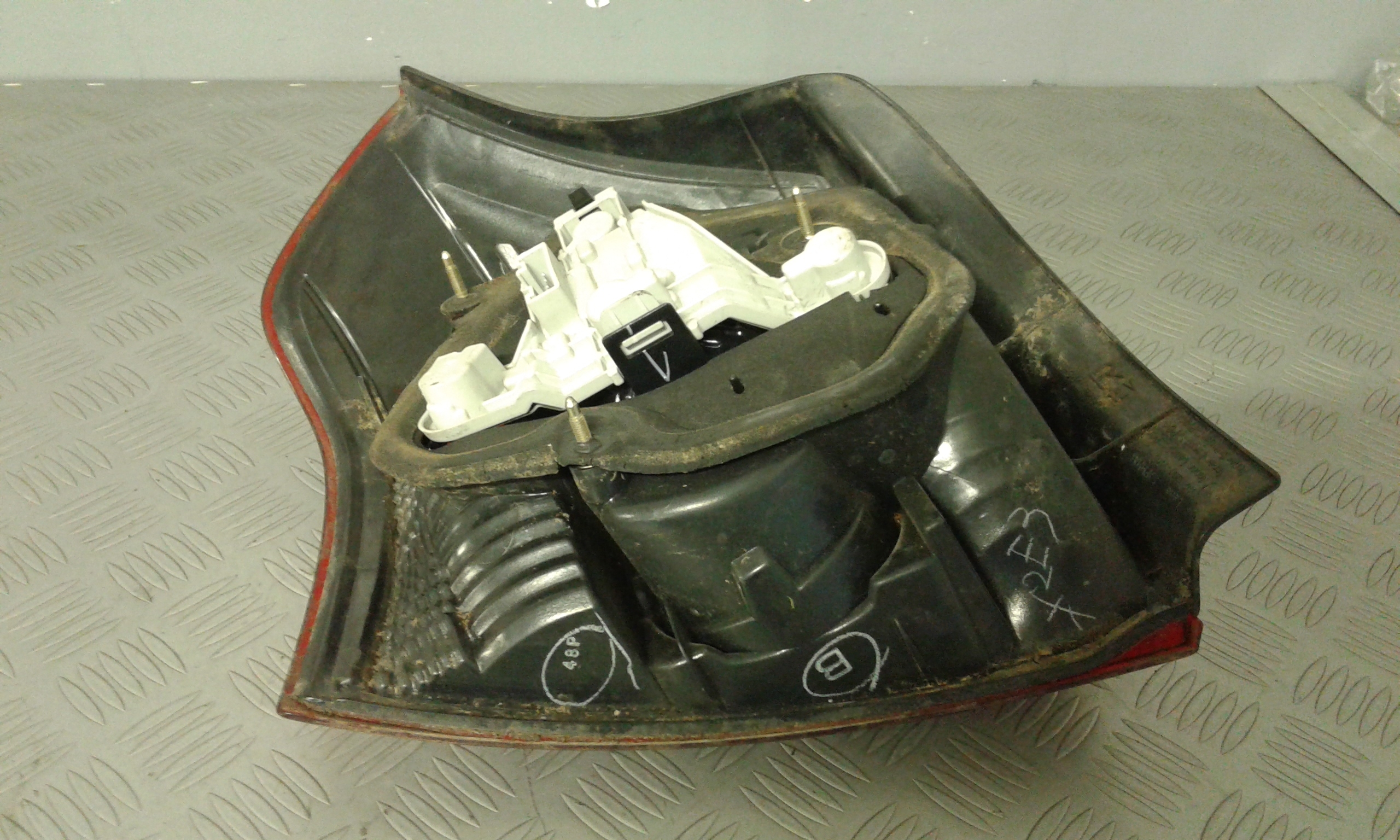 Stop Posteriore sinistro lato Guida TOYOTA Corolla Berlina 4 Serie