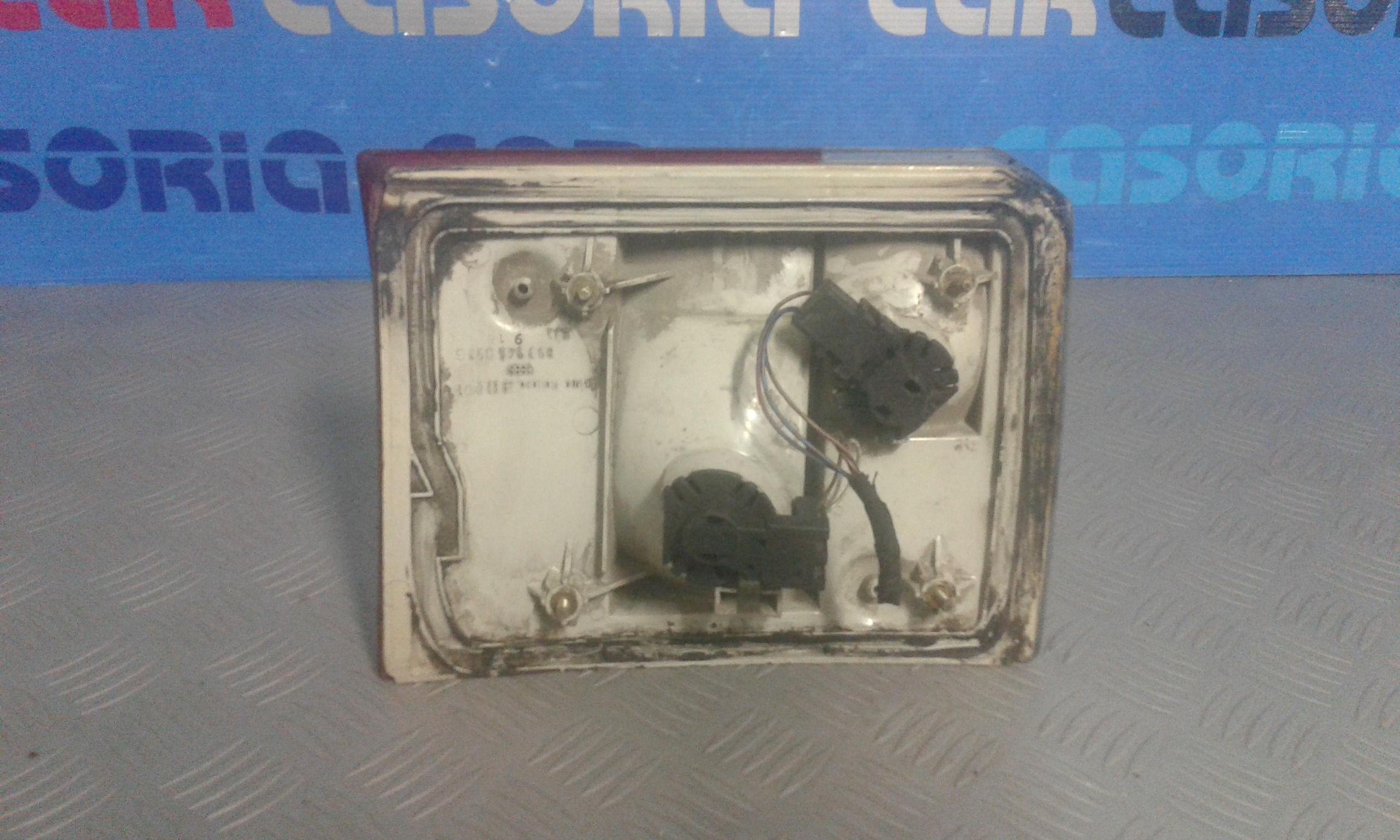 Stop Posteriore Sinistro Integrato nel Portello AUDI 80 Berlina