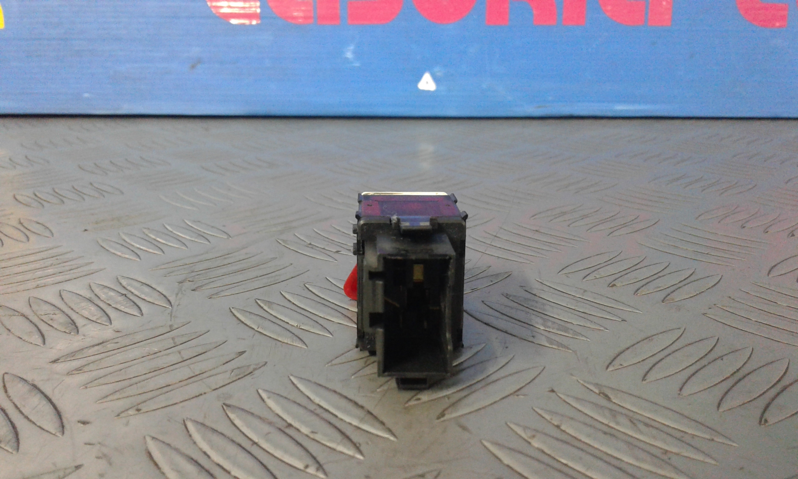 Pulsante luci di emergenza SKODA Fabia Berlina 1 Serie