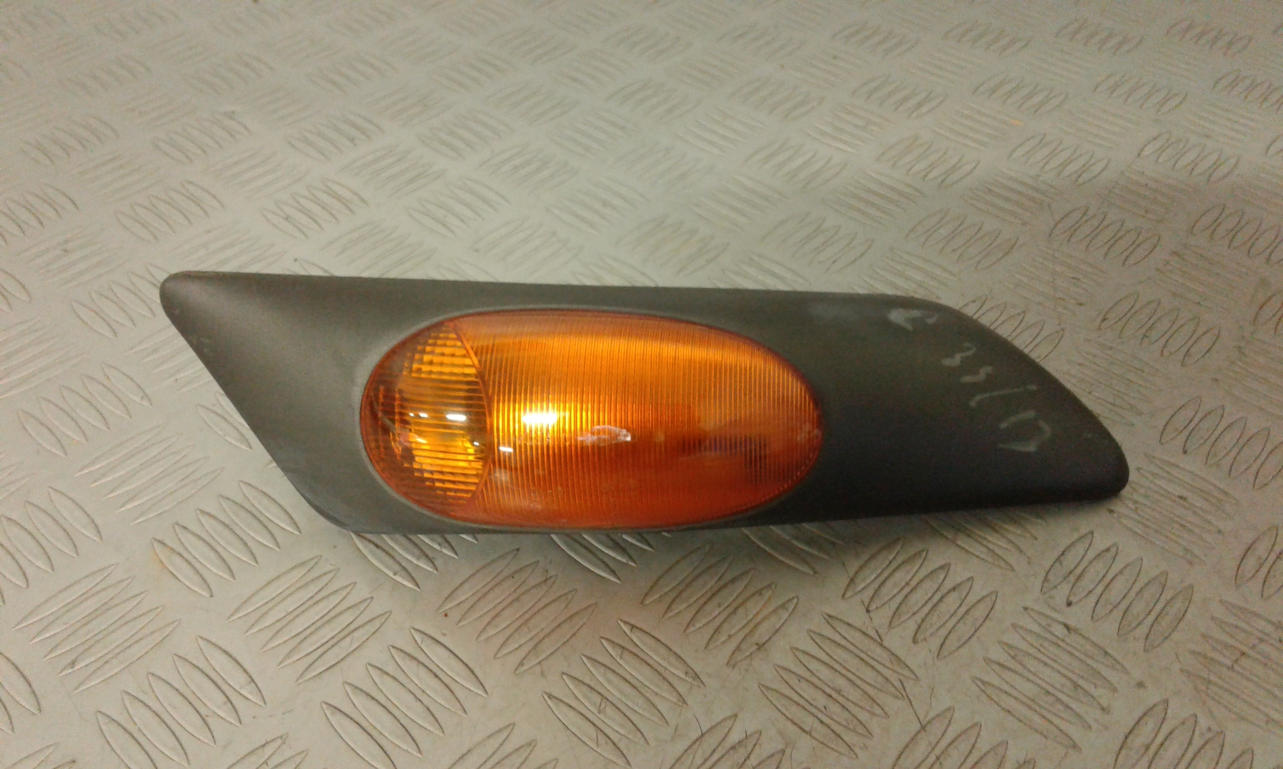 Freccia DX parafango IVECO Daily 3 Serie