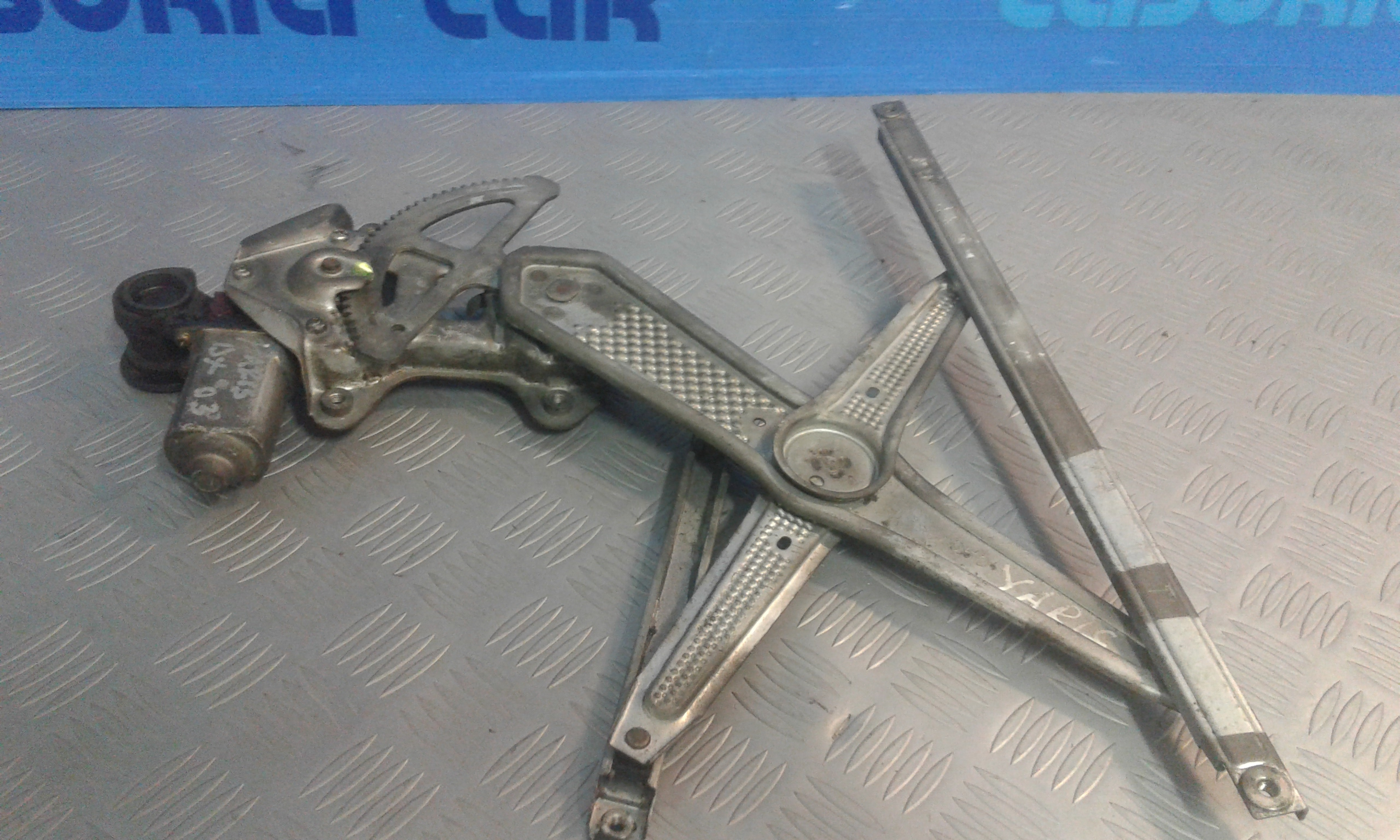 Cremagliera anteriore destra passeggero TOYOTA Yaris 1 Serie