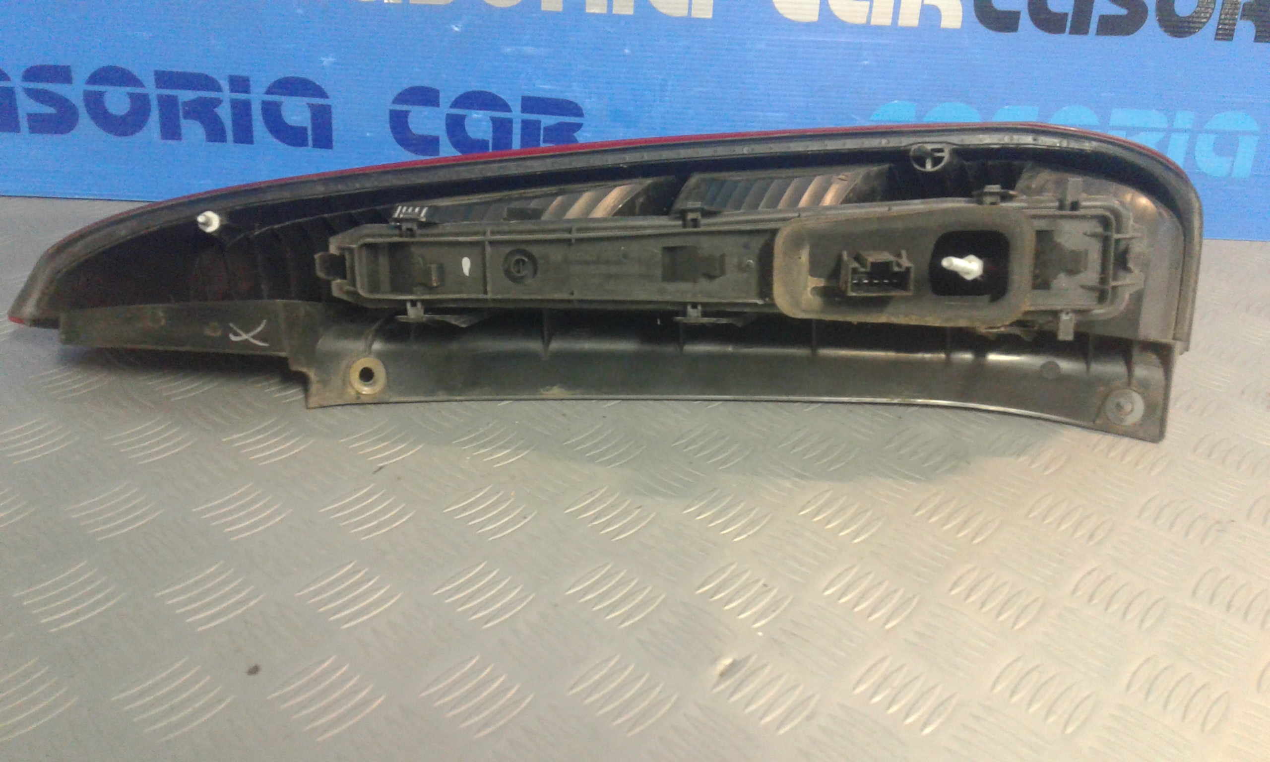 Stop Posteriore sinistro lato Guida FORD Fiesta 4 Serie