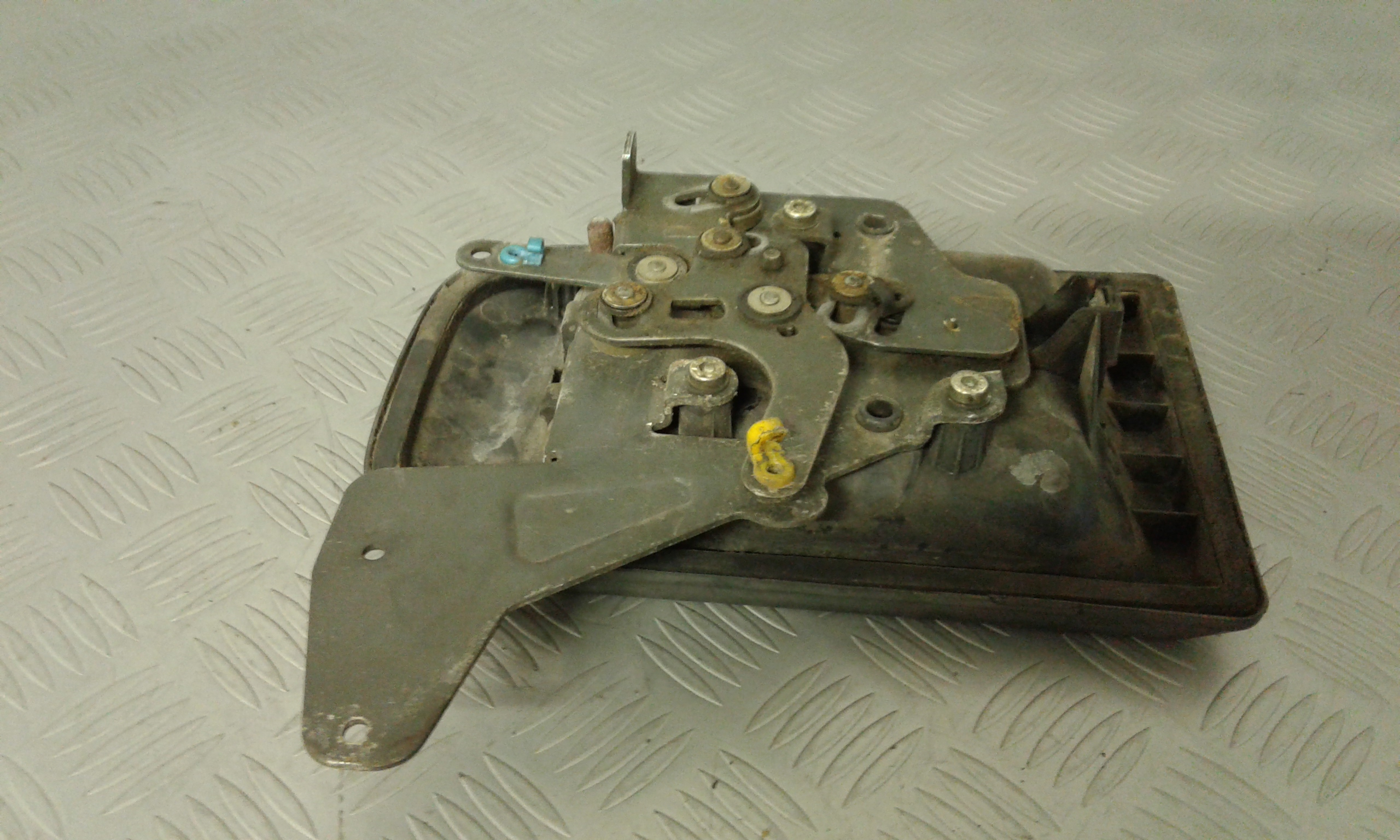 Serratura Cofano Posteriore IVECO Daily 3 Serie