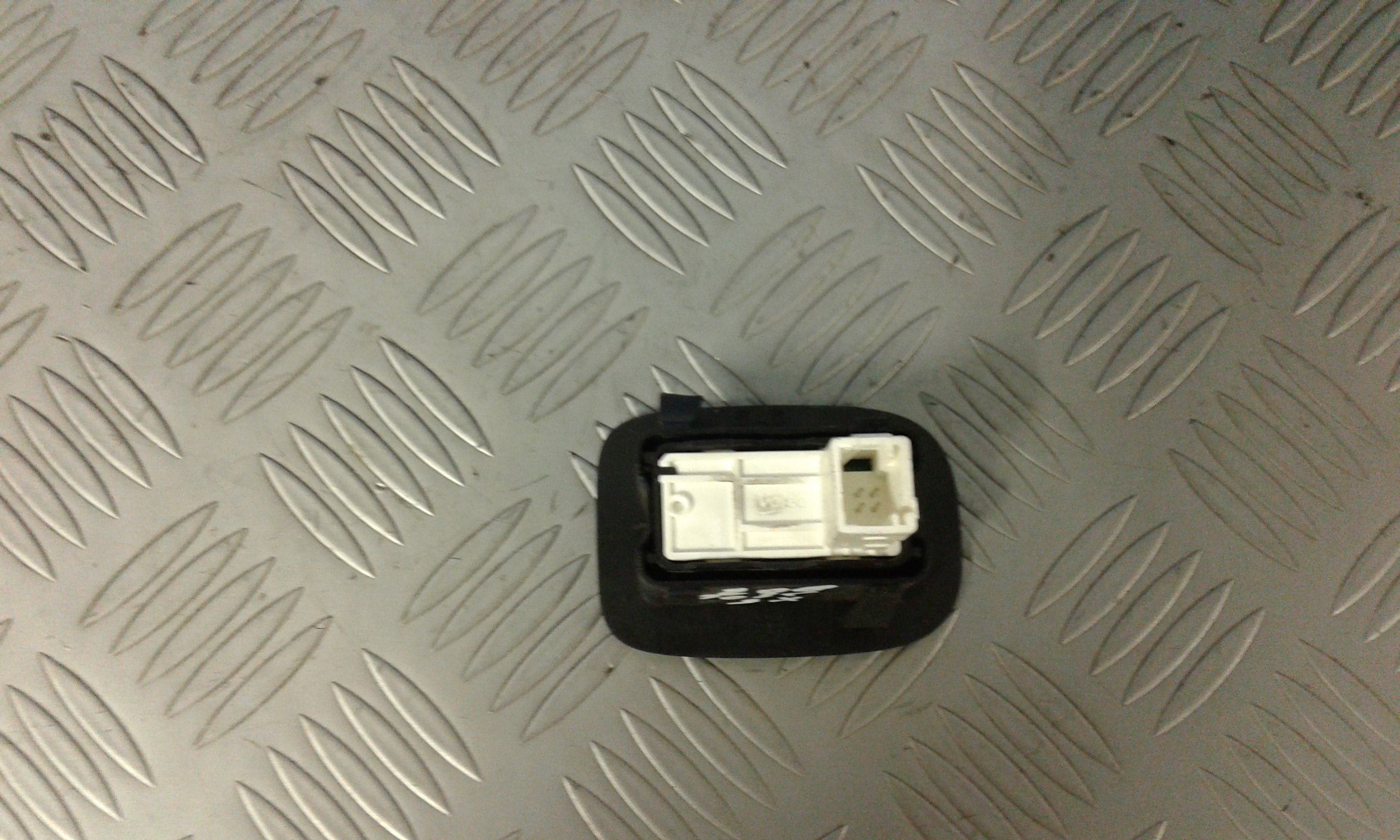 Pulsantiera Posteriore Sinistra PEUGEOT 208 1 Serie