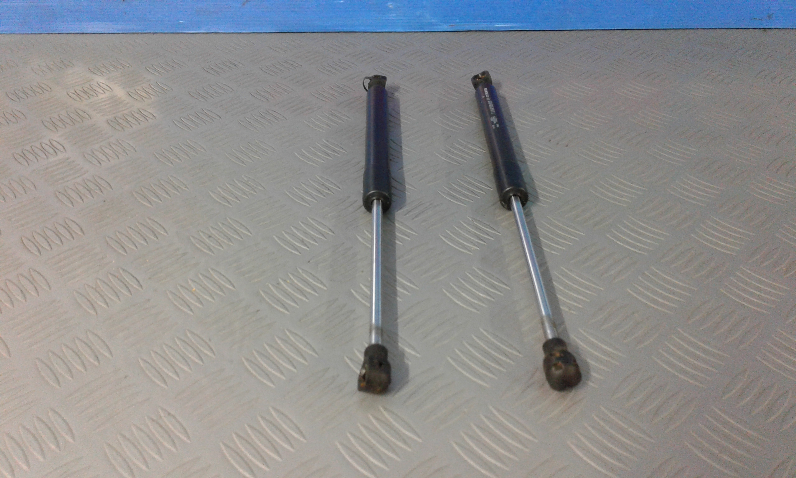 Pistoncini cofano ant RENAULT Captur Serie