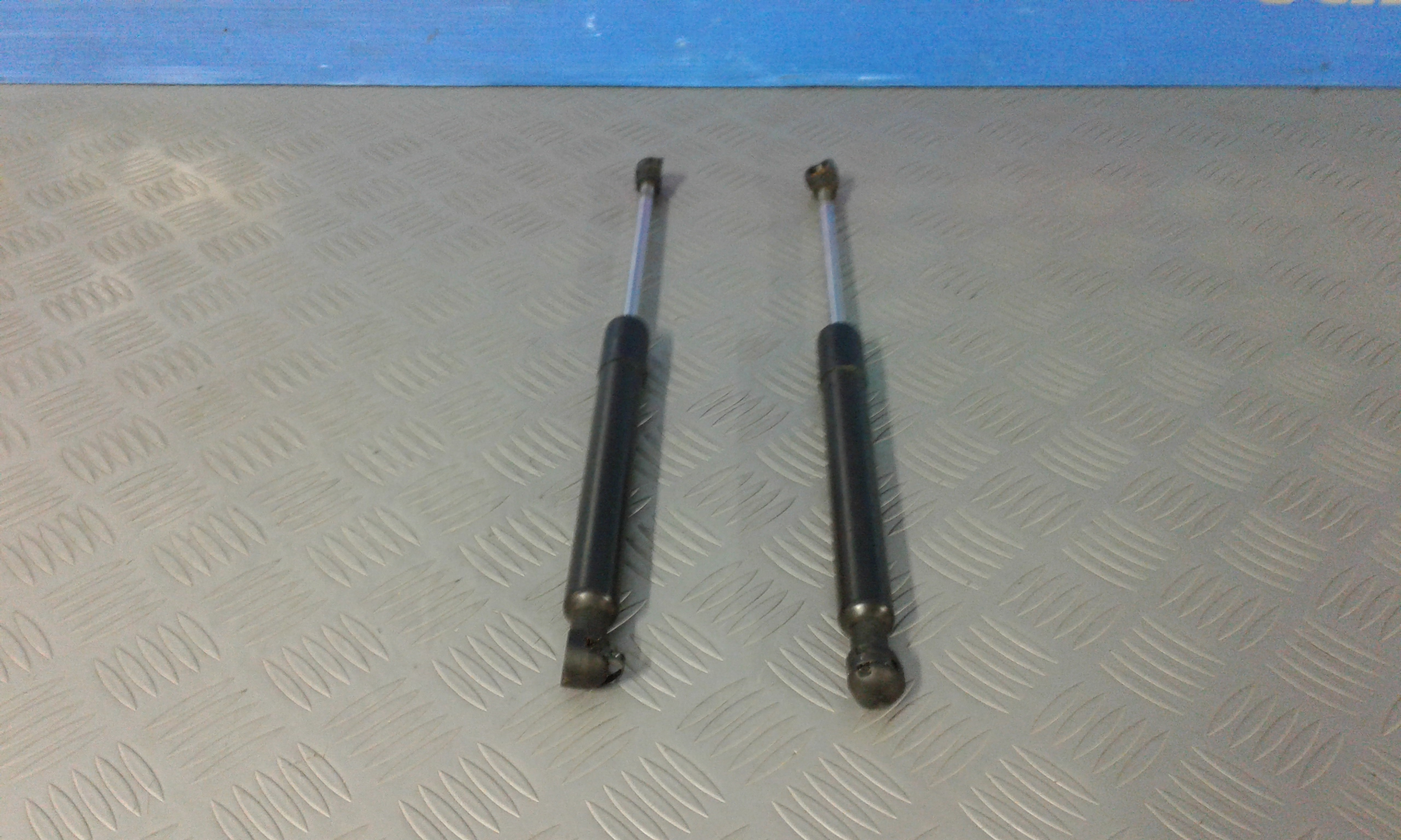 Pistoncini cofano ant RENAULT Captur Serie