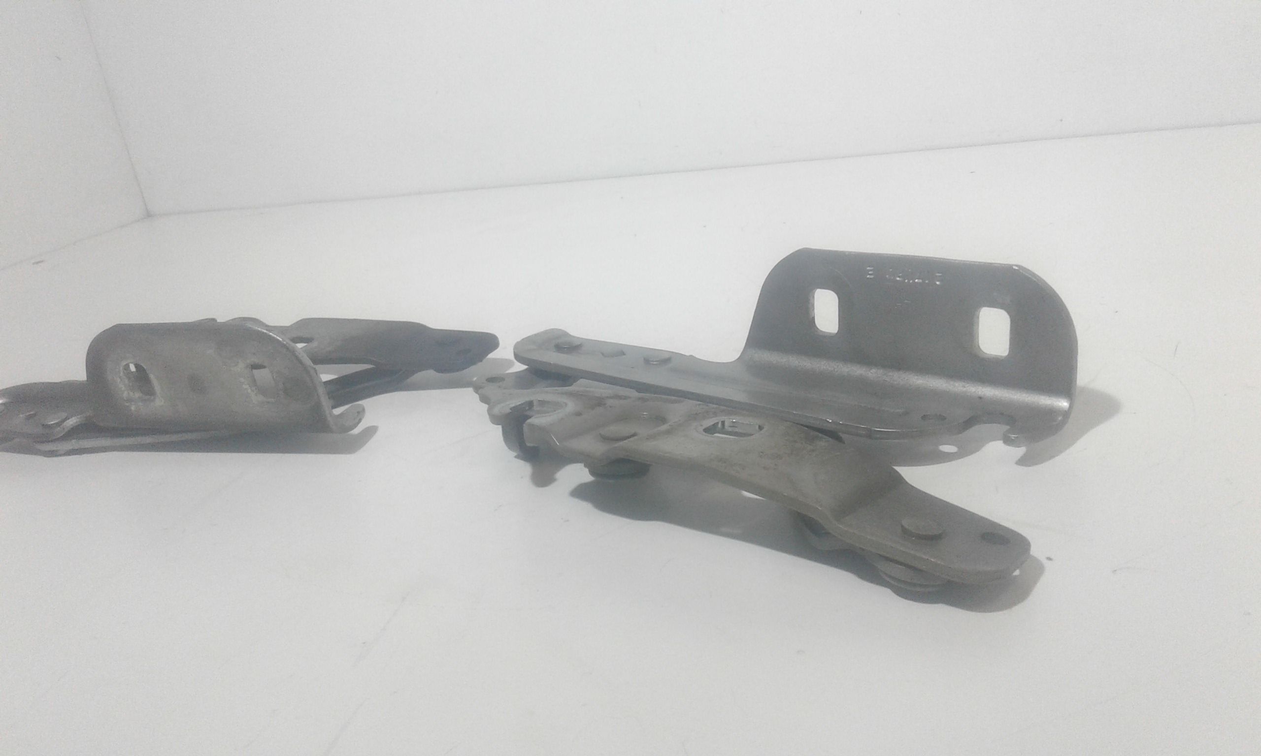 Cerniere cofano anteriore dx e sx FORD Fiesta 6 Serie