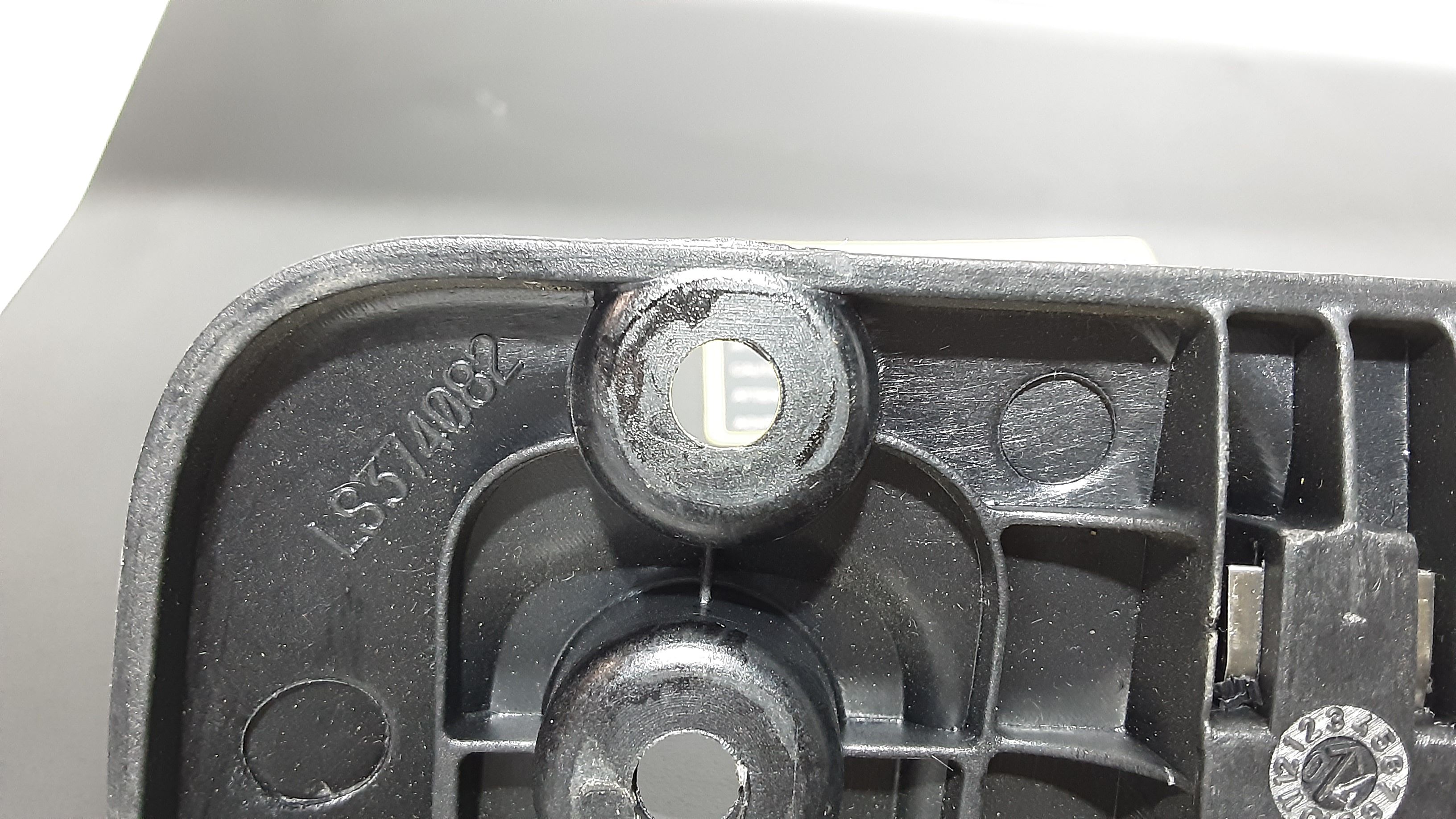 Sportellino porta oggetti