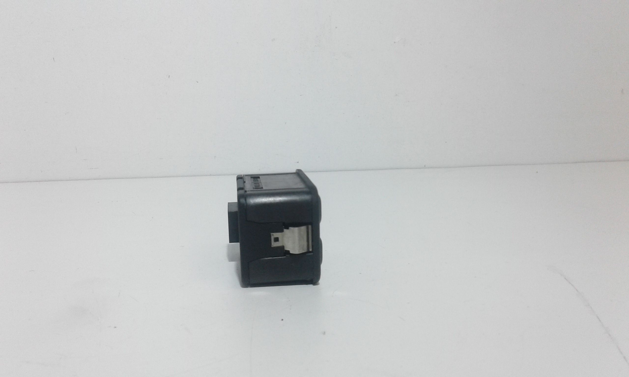 Pulsantiera Anteriore Sinistra Guida OPEL Corsa C 3P 1 Serie