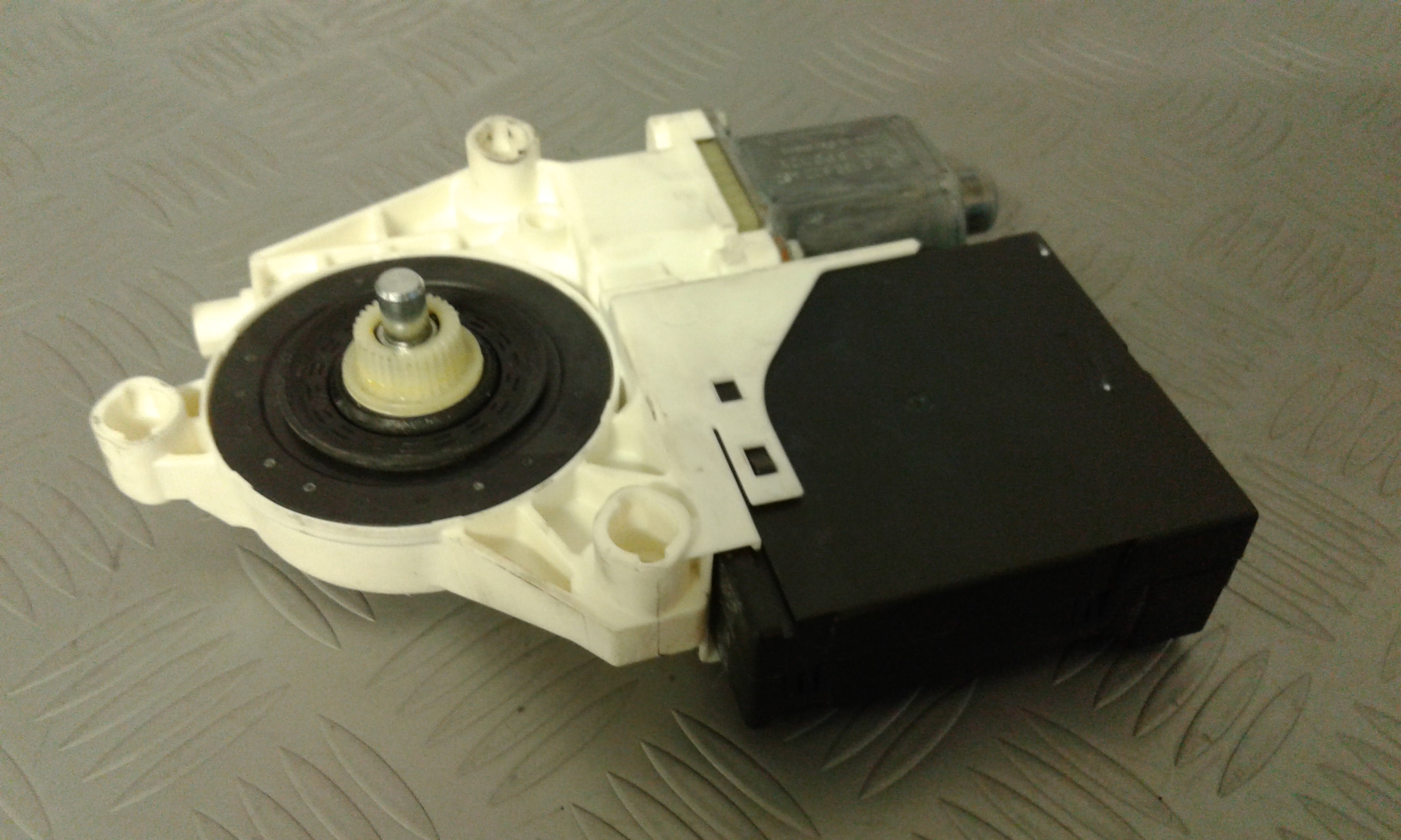 Motorino Alzavetro anteriore Sinistro VOLKSWAGEN Tiguan 2 Serie