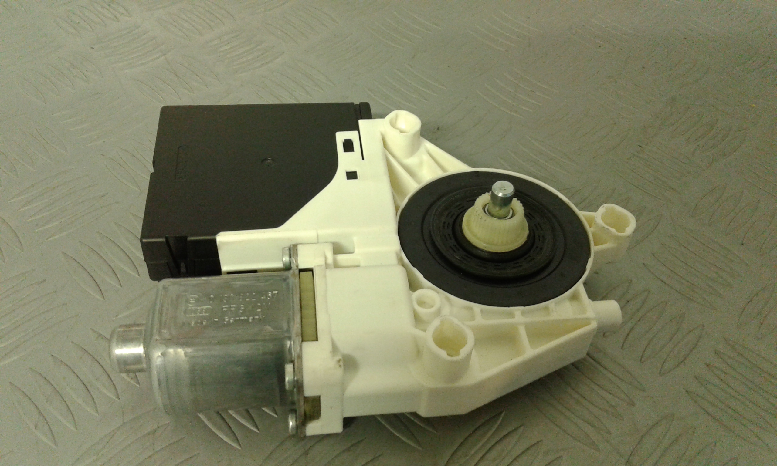 Motorino Alzavetro anteriore Sinistro VOLKSWAGEN Tiguan 2 Serie