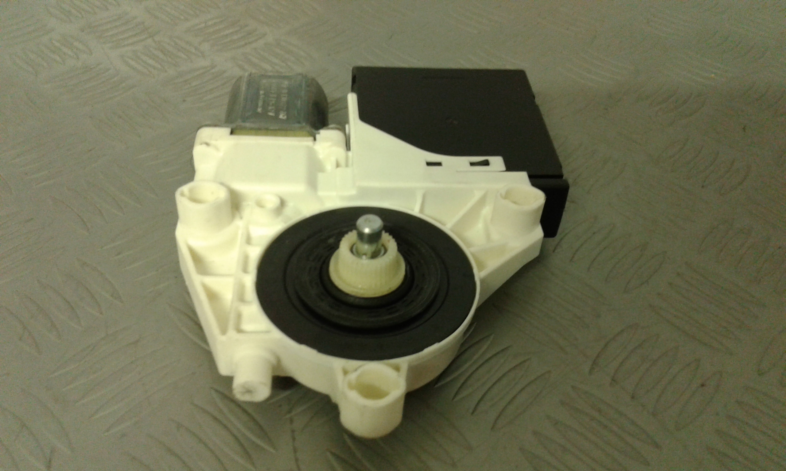 Motorino Alzavetro anteriore Sinistro VOLKSWAGEN Tiguan 2 Serie