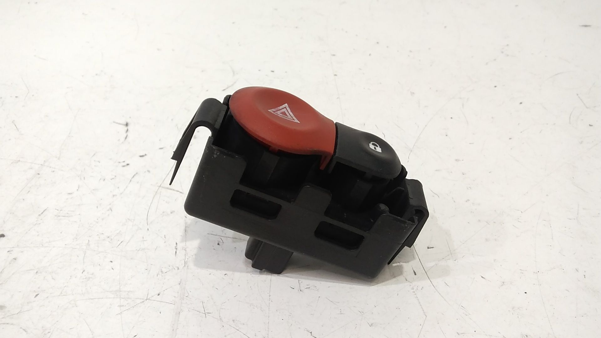 Pulsante luci di emergenza RENAULT Clio Serie (04>08)