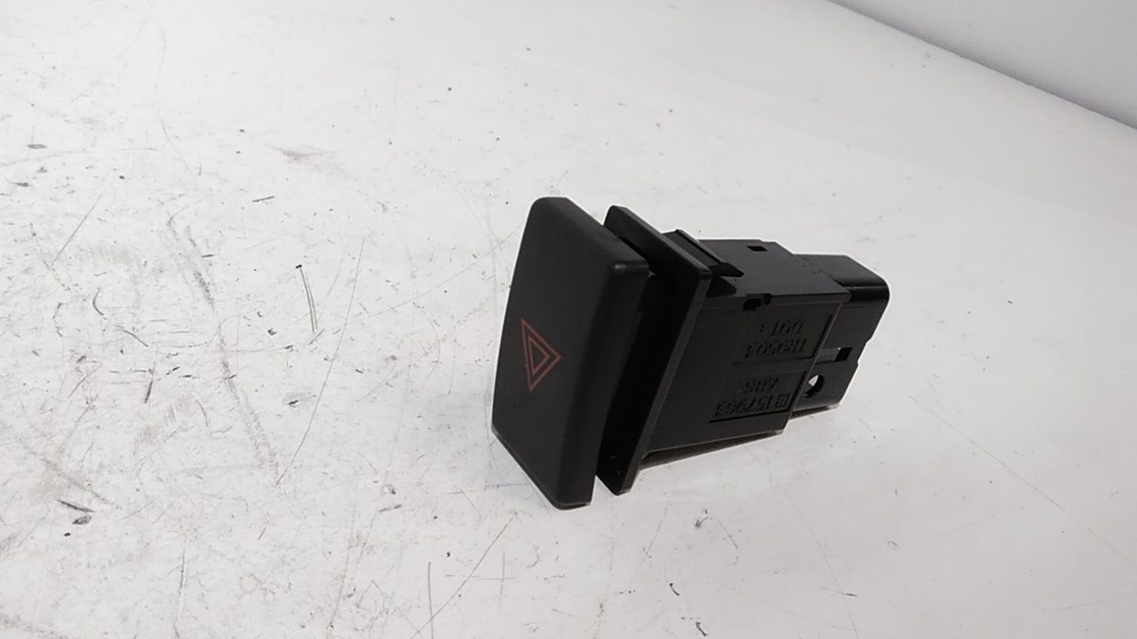 Pulsante luci di emergenza TOYOTA Avensis Berlina 2 Serie