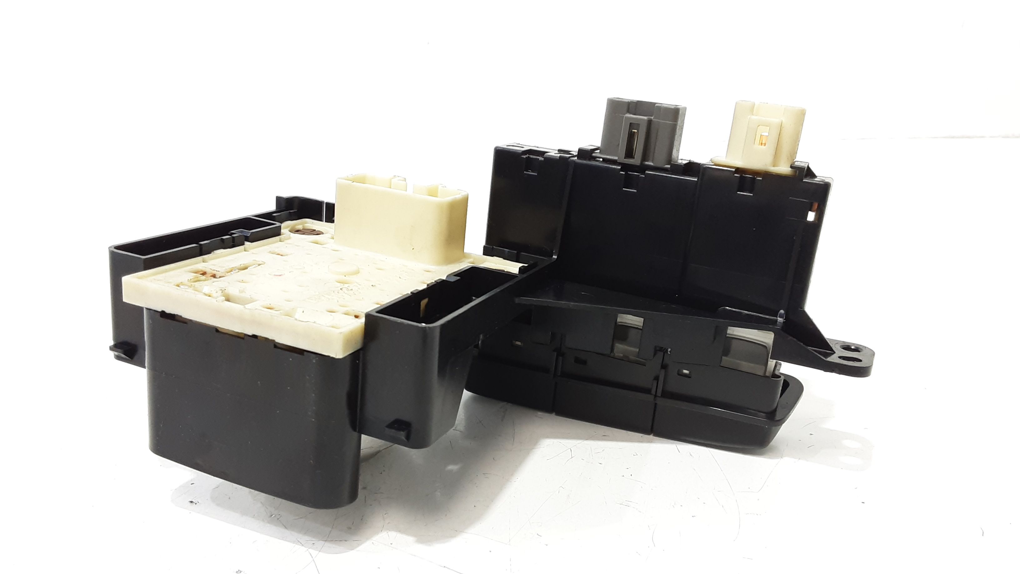 Pulsante luci di emergenza TOYOTA Yaris 2 Serie