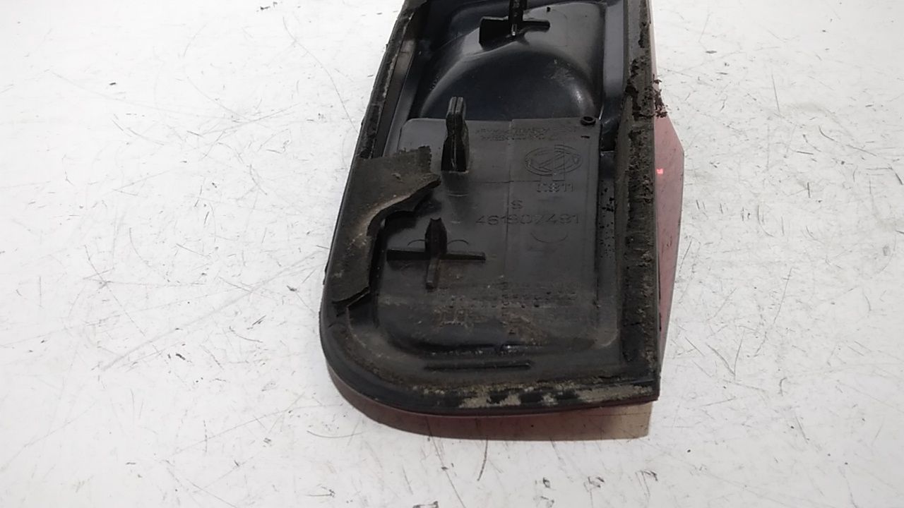 Catarifrangente riflettore portellone SX guida FIAT Punto Berlina 3P 3 Serie