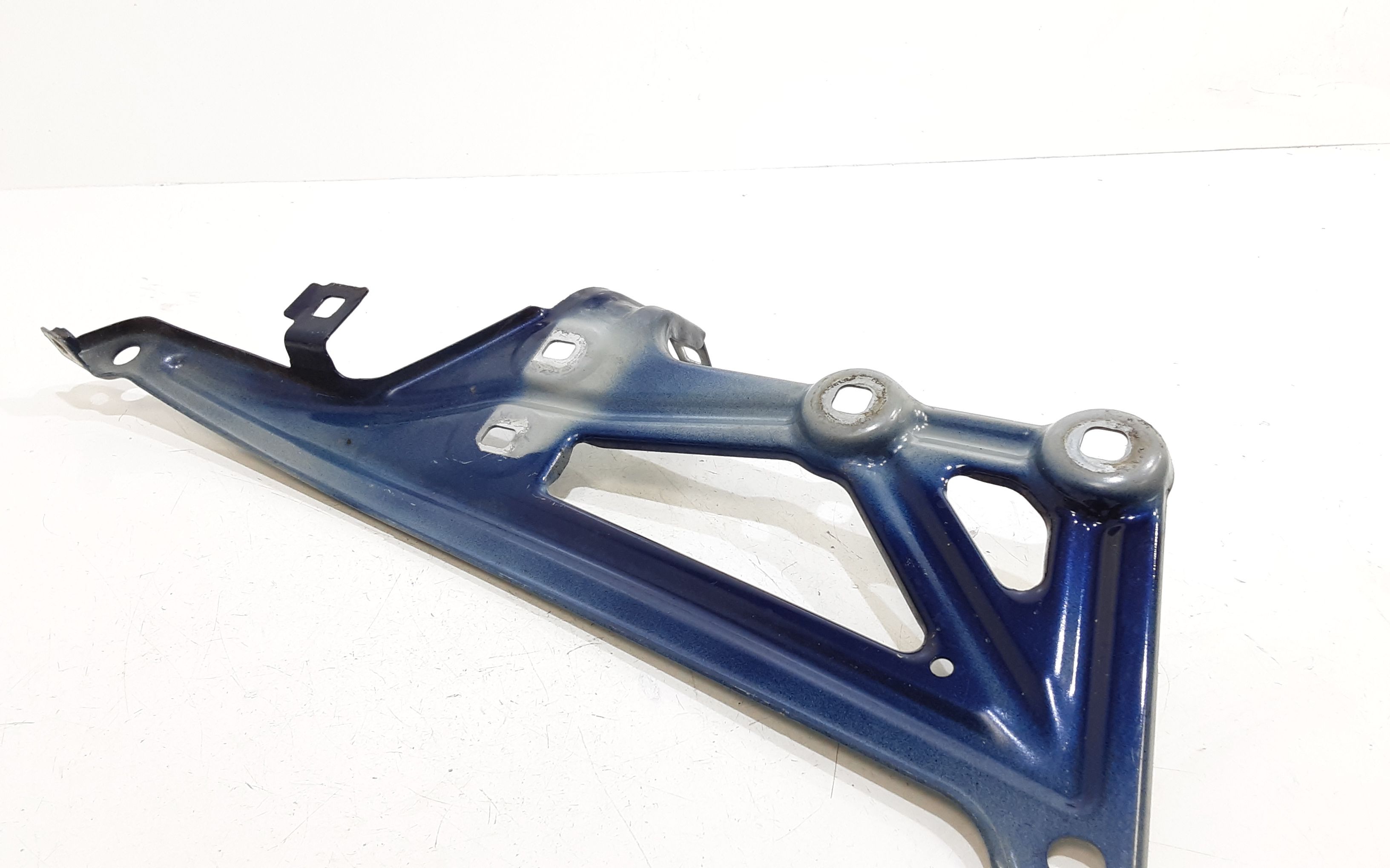 Staffa superiore parafango ant. DX BMW X1 Xdrive (G01) (18>)