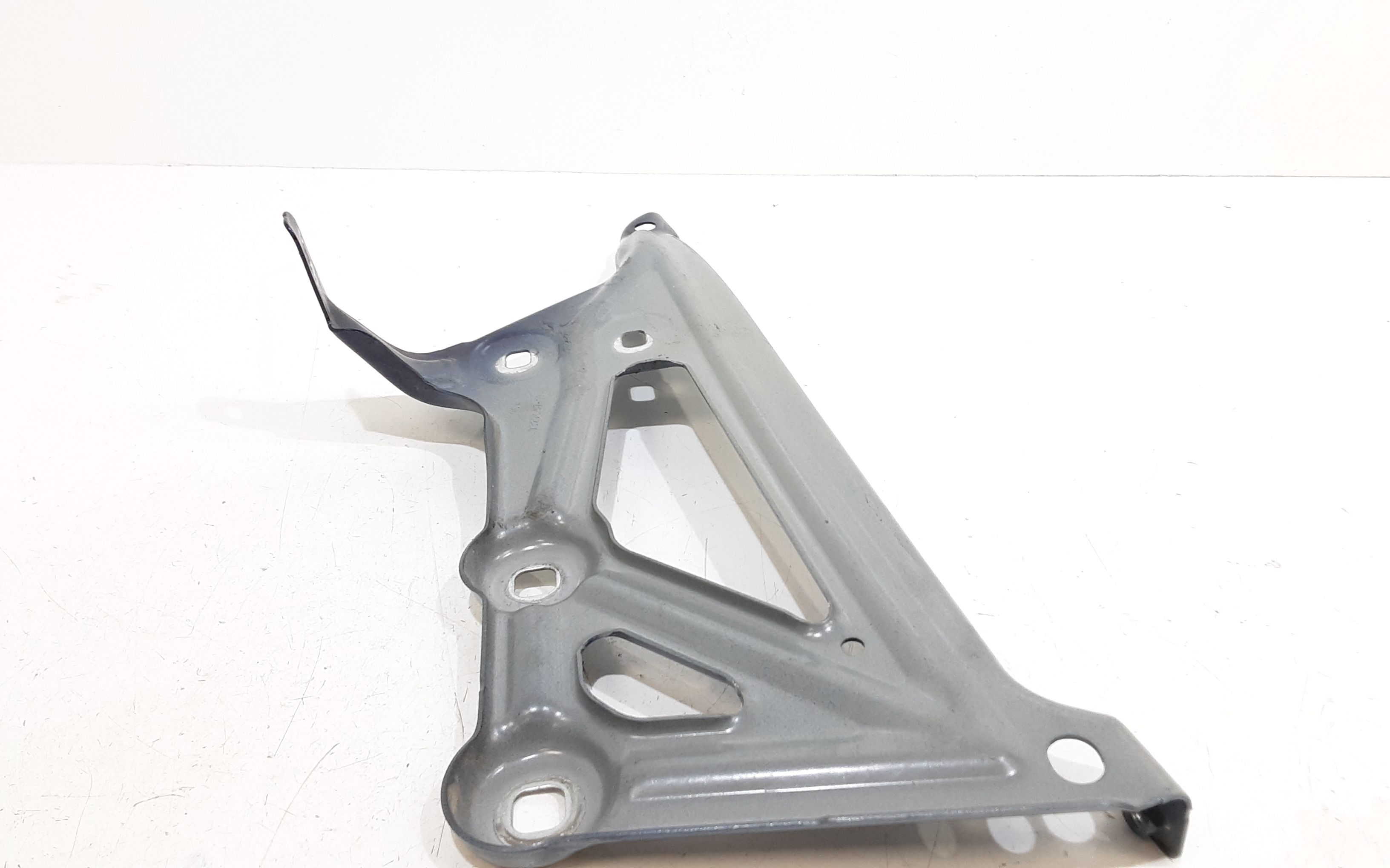 Staffa superiore parafango ant. DX BMW X1 Xdrive (G01) (18>)