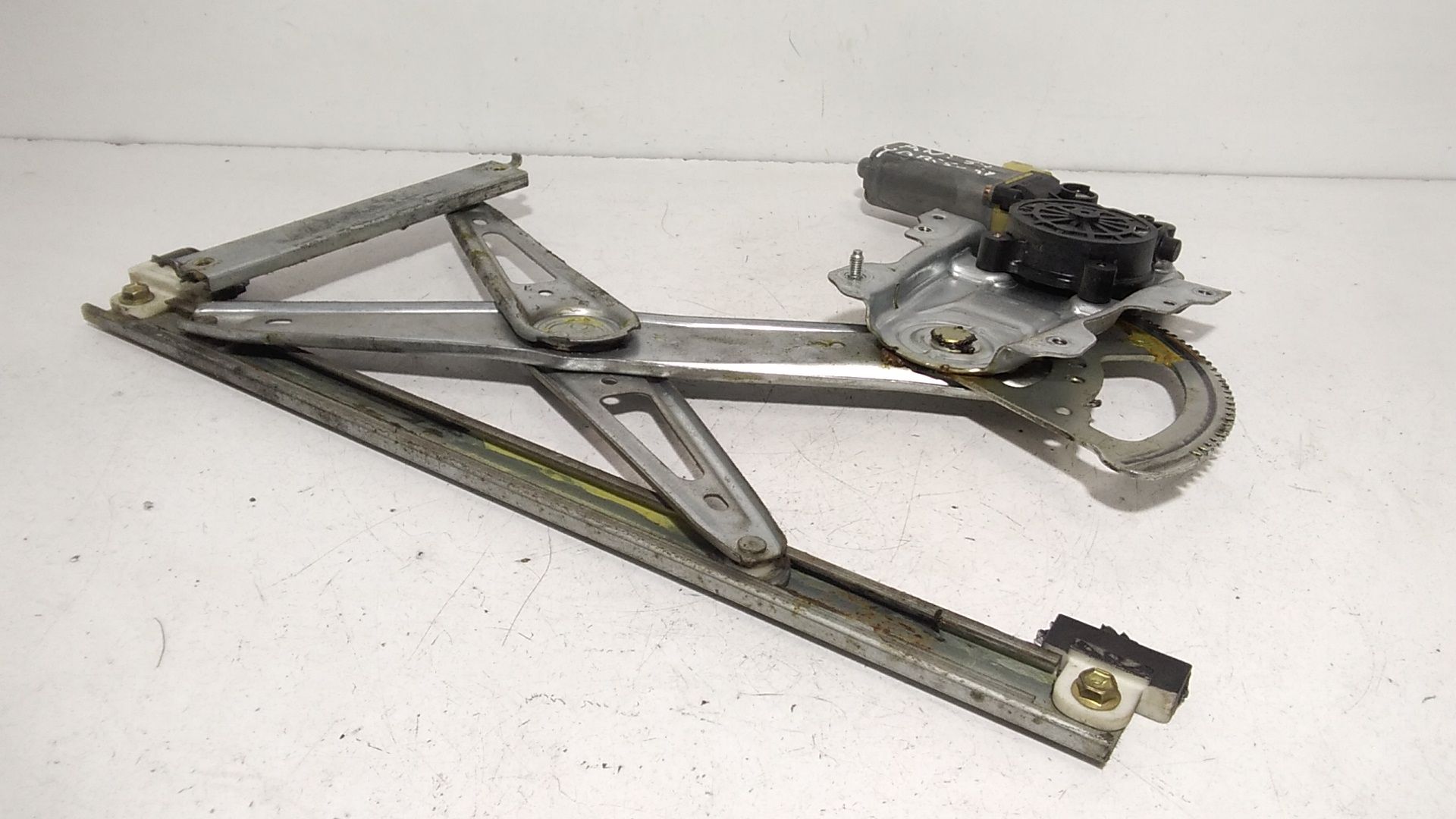 Cremagliera anteriore sinistra Guida TOYOTA Yaris 1 Serie