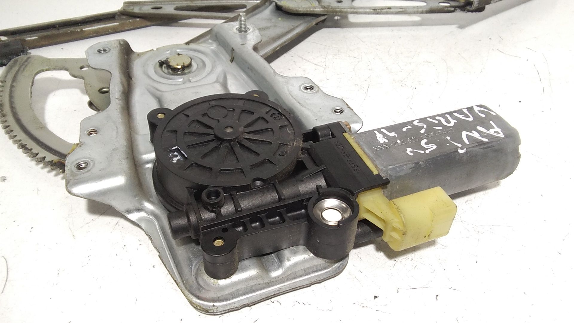 Cremagliera anteriore sinistra Guida TOYOTA Yaris 1 Serie