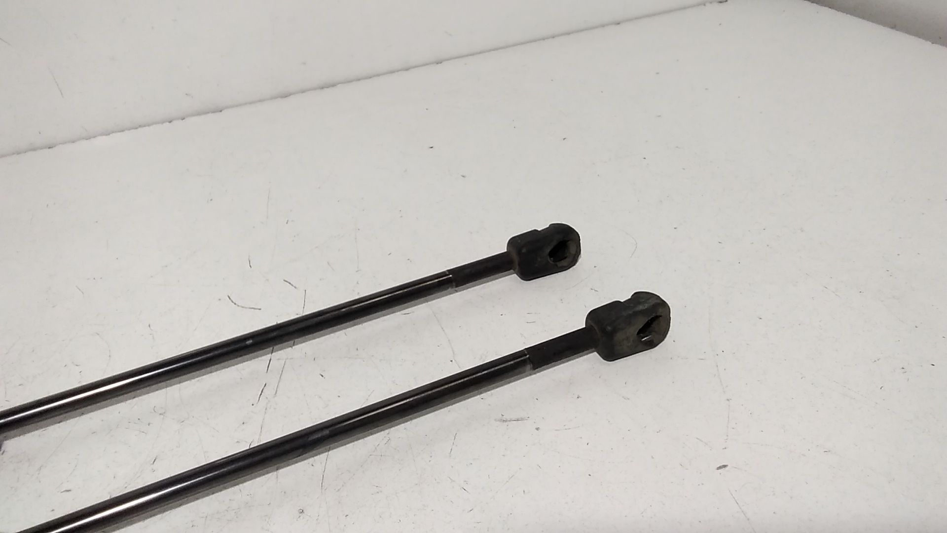 Pistoncini cofano Post. HYUNDAI Tucson  Serie (04>09)