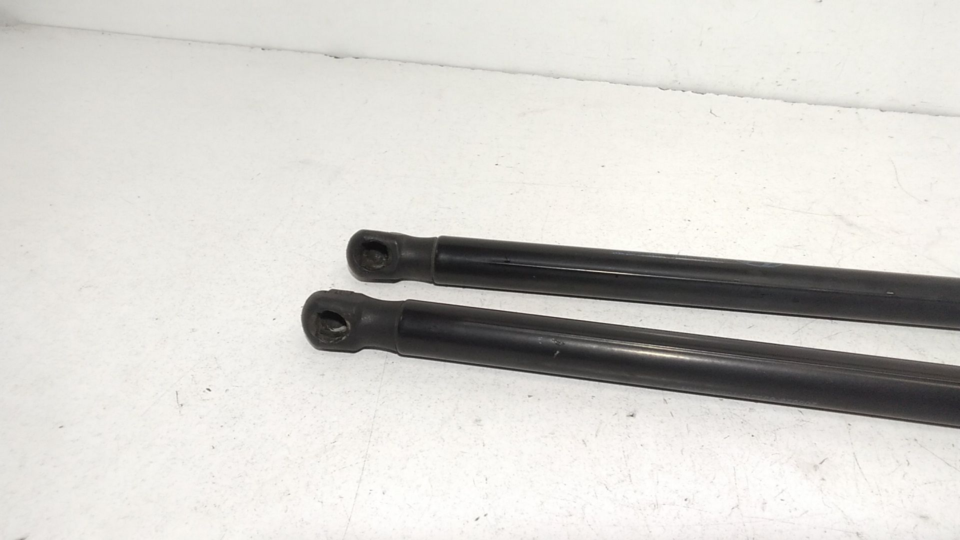 Pistoncini cofano Post. HYUNDAI i30 Serie (12>18)