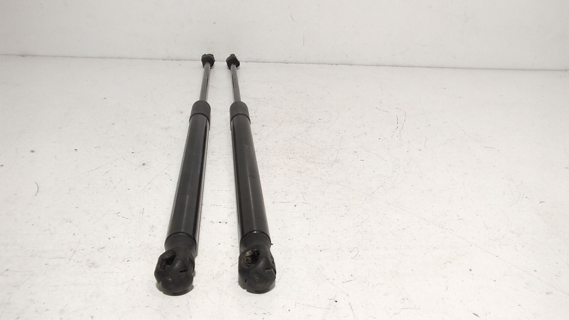 Pistoncini cofano Post. HYUNDAI i30 Serie (12>18)