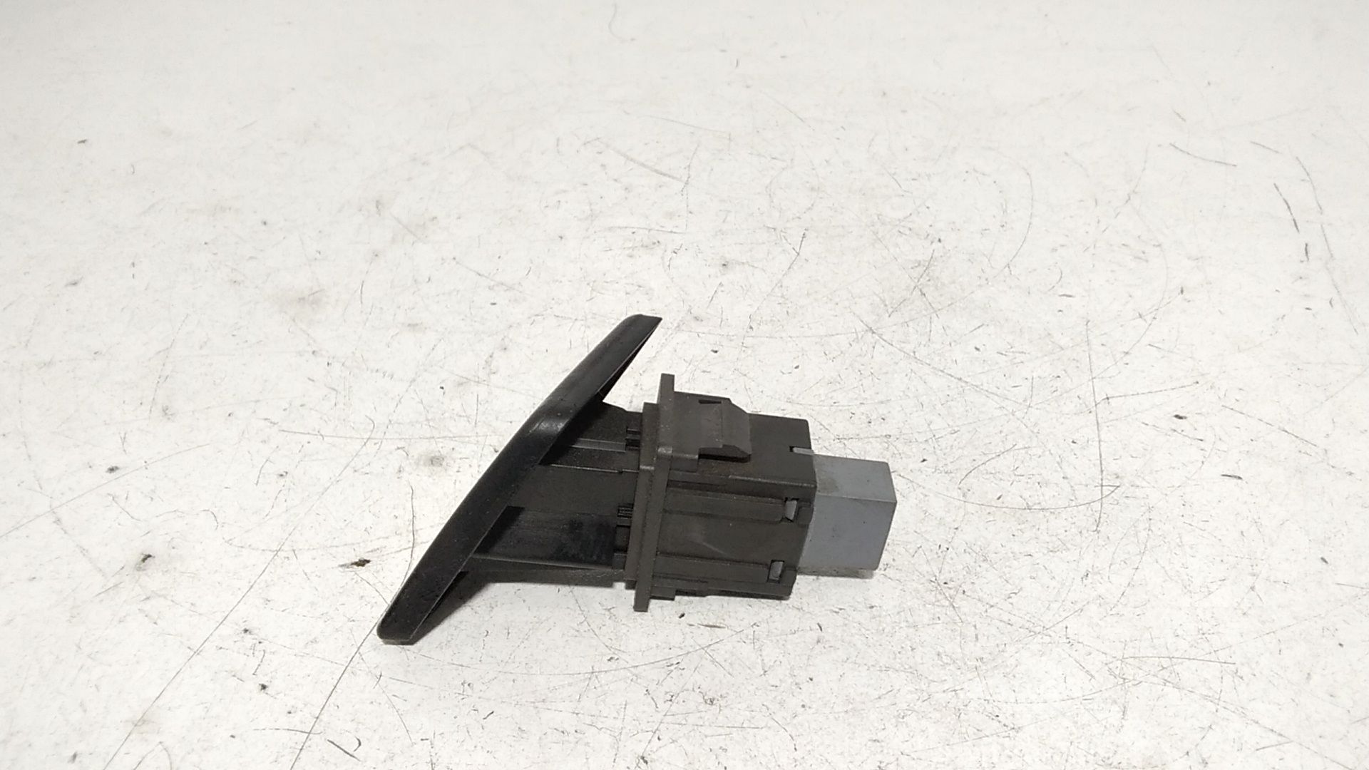 Pulsante luci di emergenza TOYOTA Yaris 3 Serie