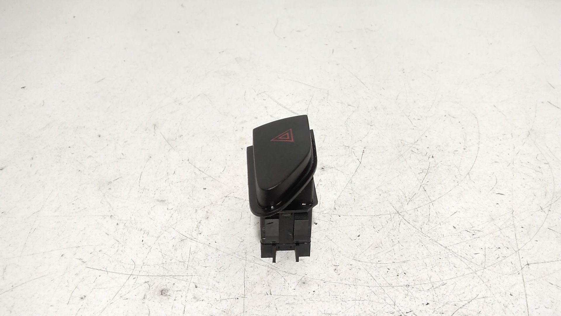 Pulsante luci di emergenza RENAULT Clio Serie IV (12>19)